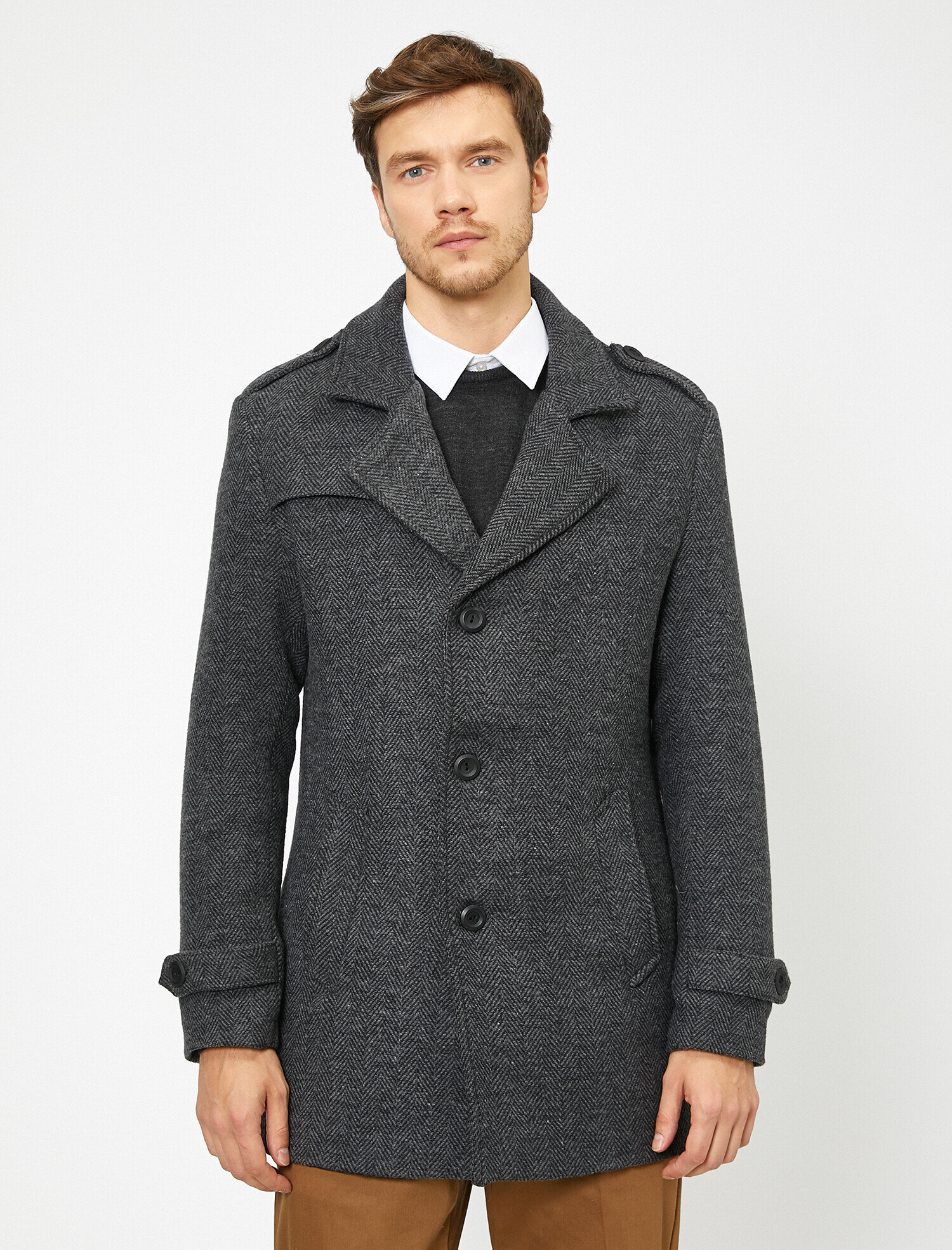   Düğme Detaylı Kaban