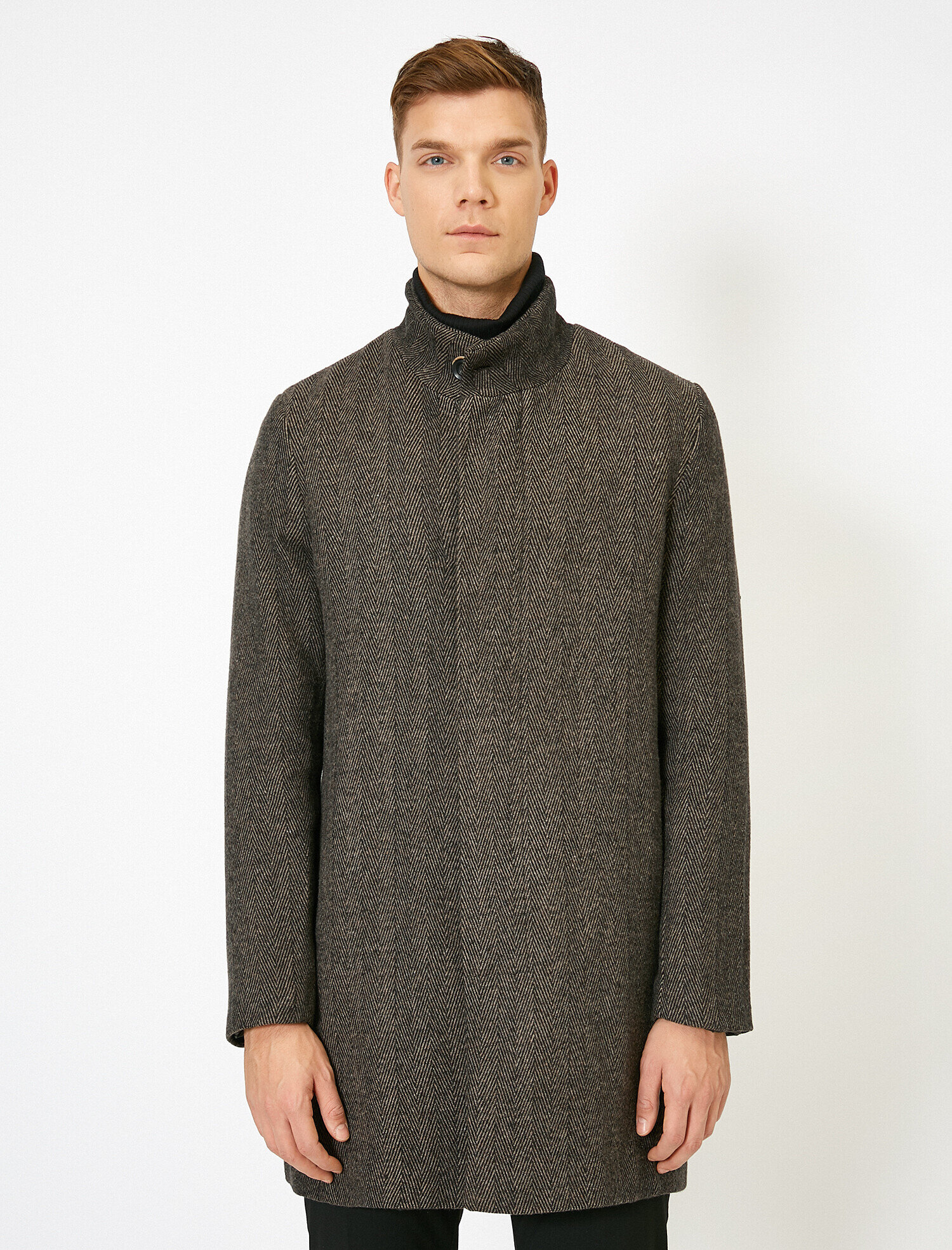 Düğme Detaylı Kaban