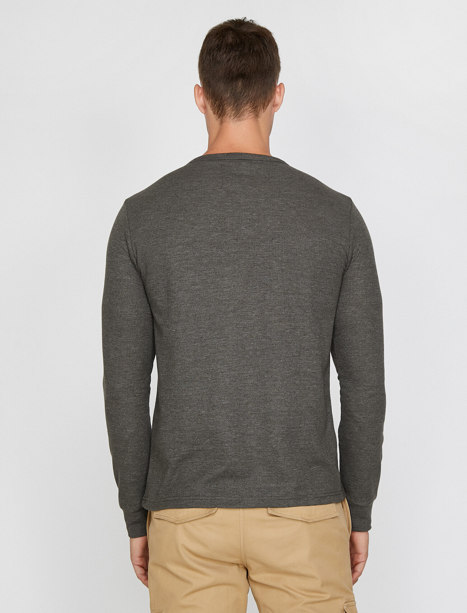   Düğme Detaylı Tişört