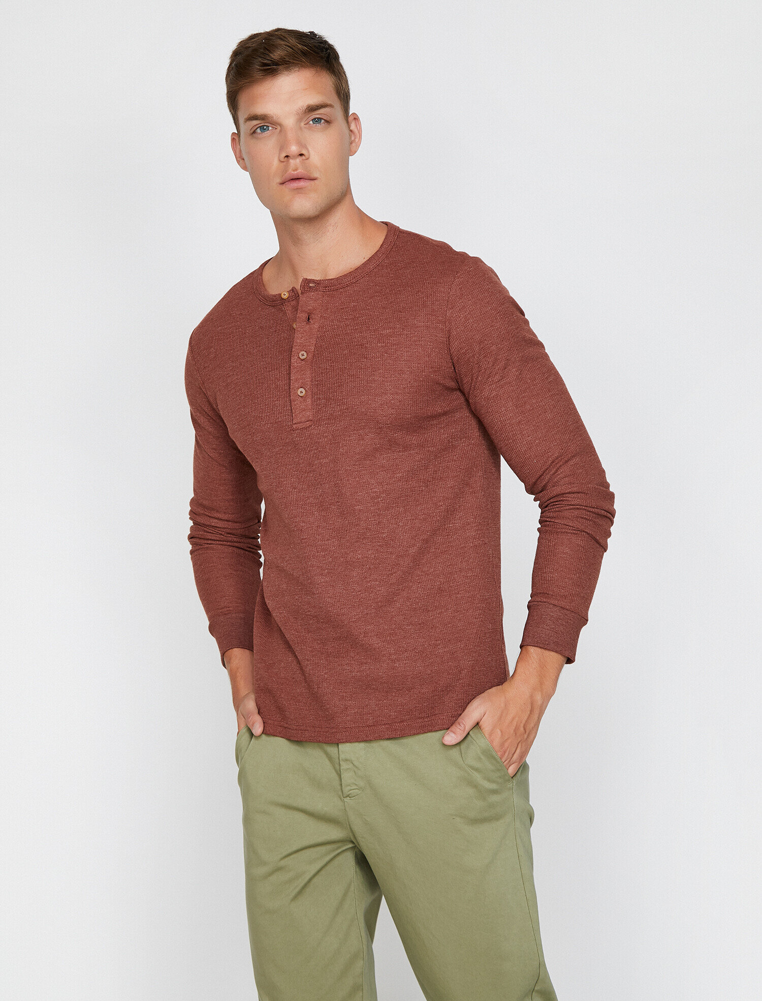   Düğme Detaylı Tişört