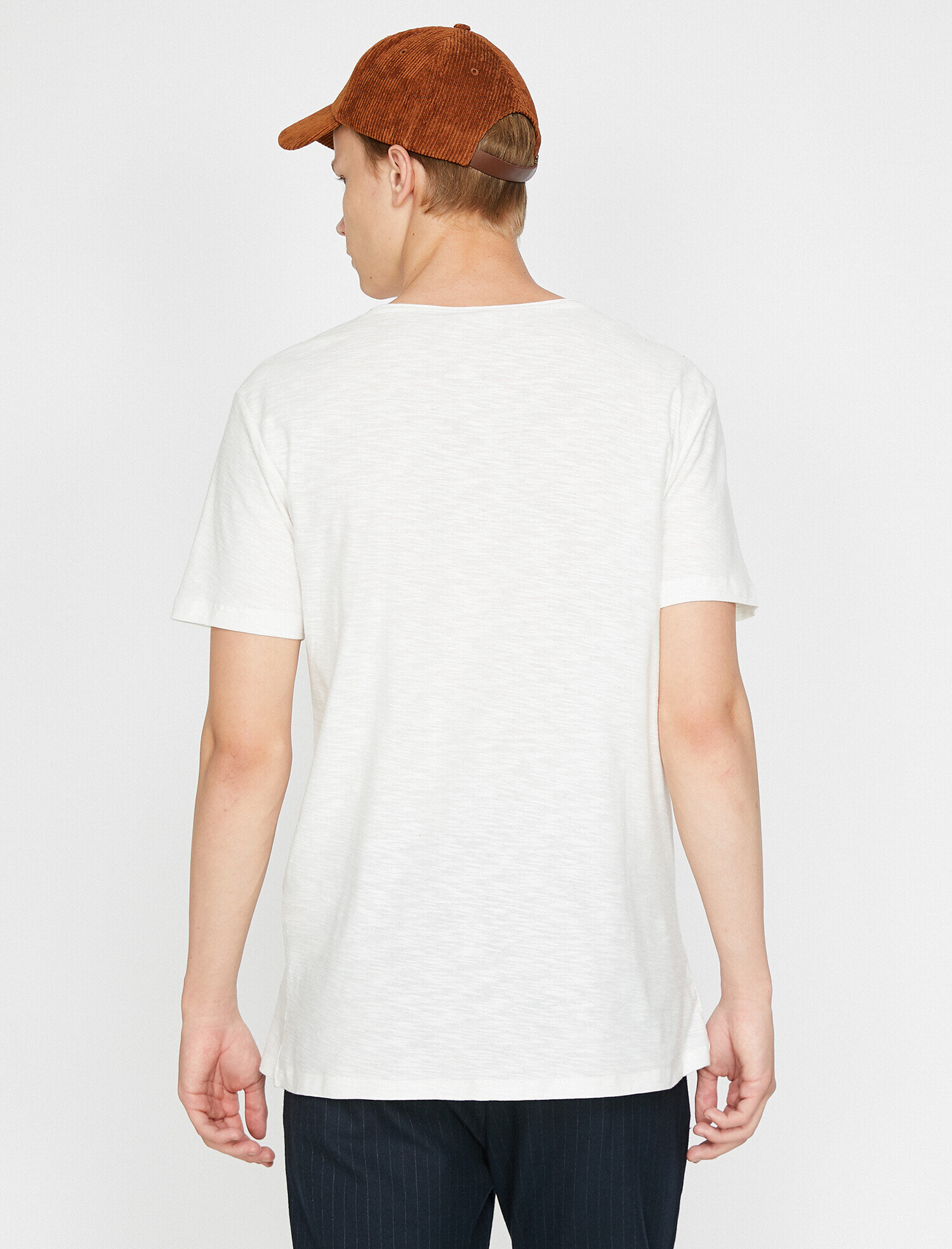 V Yaka Tişört Kısa Kollu