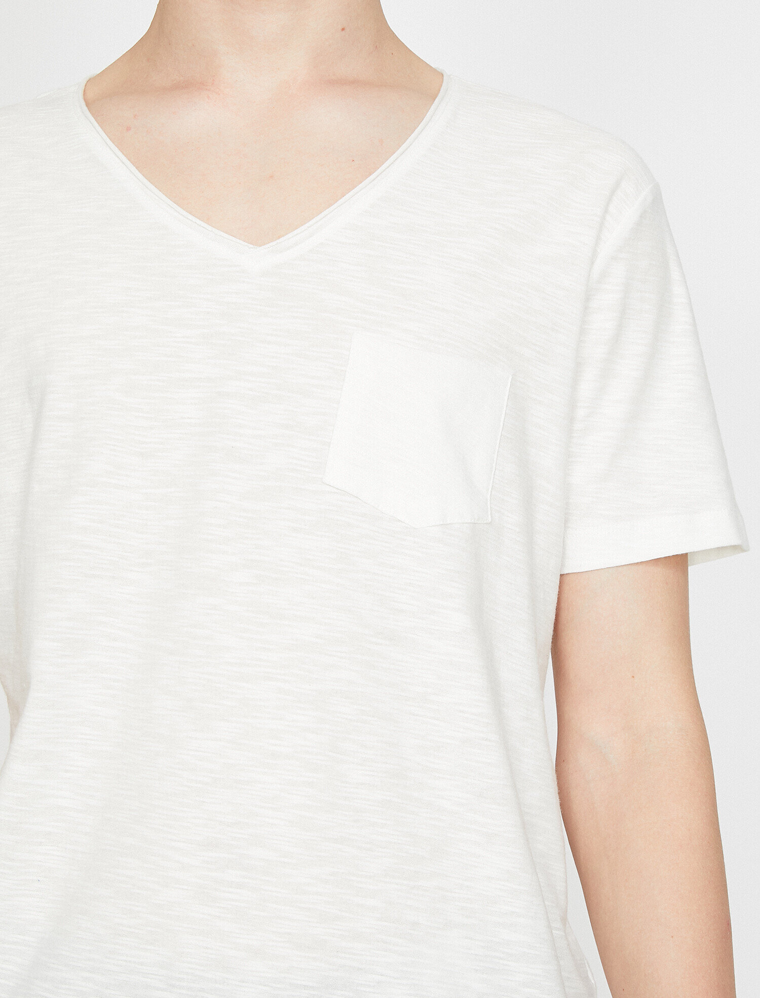 V Yaka Tişört Kısa Kollu