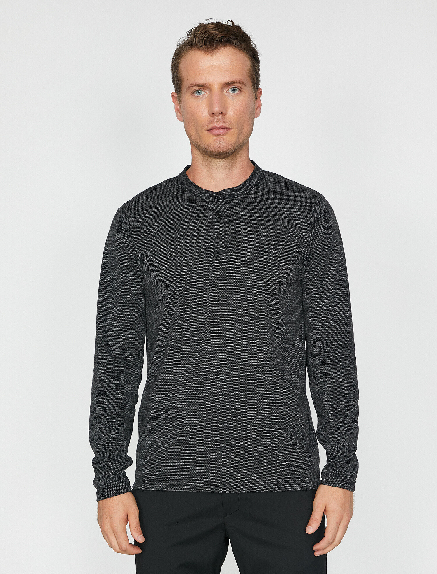 Düğme Detaylı Tişört