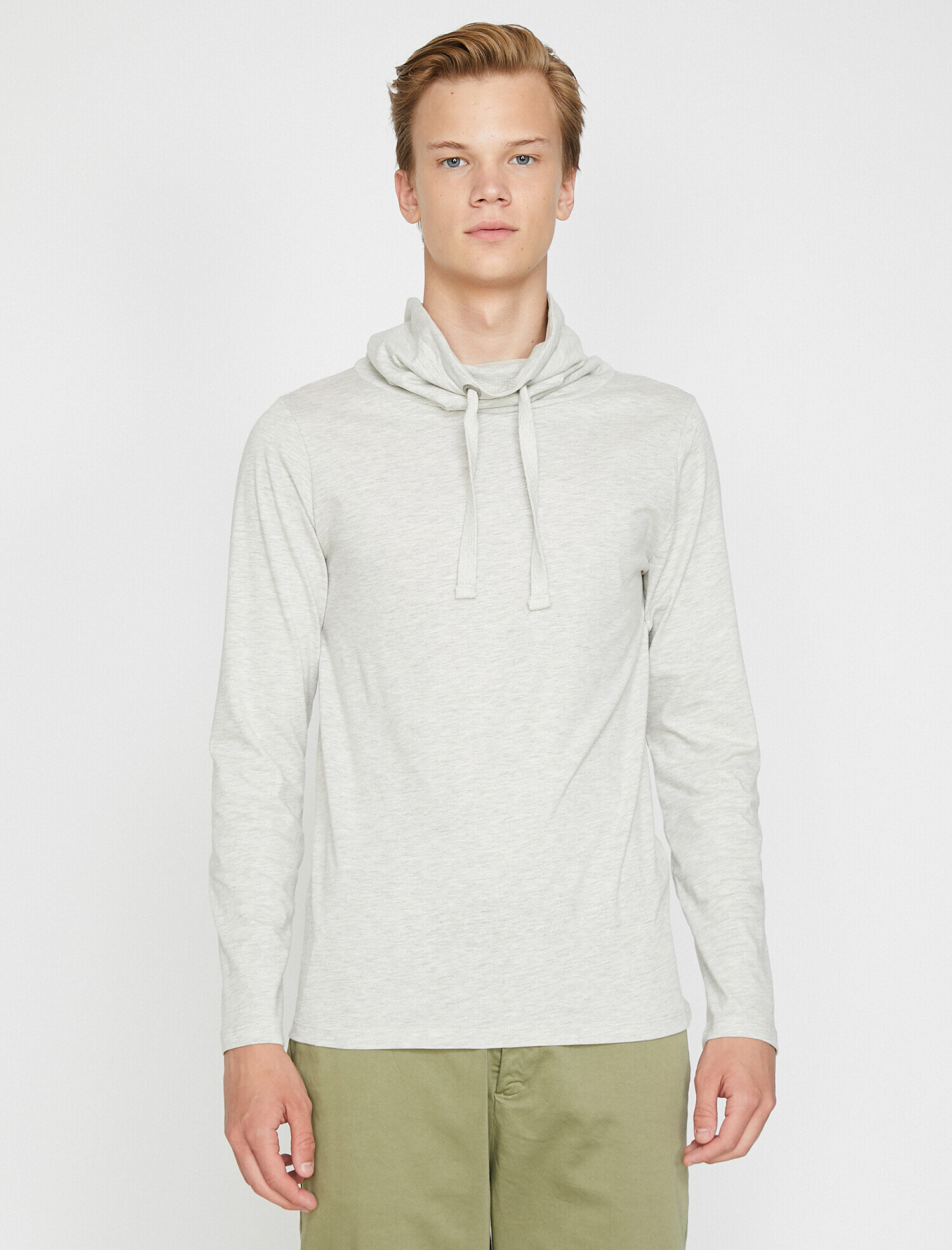   Yüksek Yaka Tişört