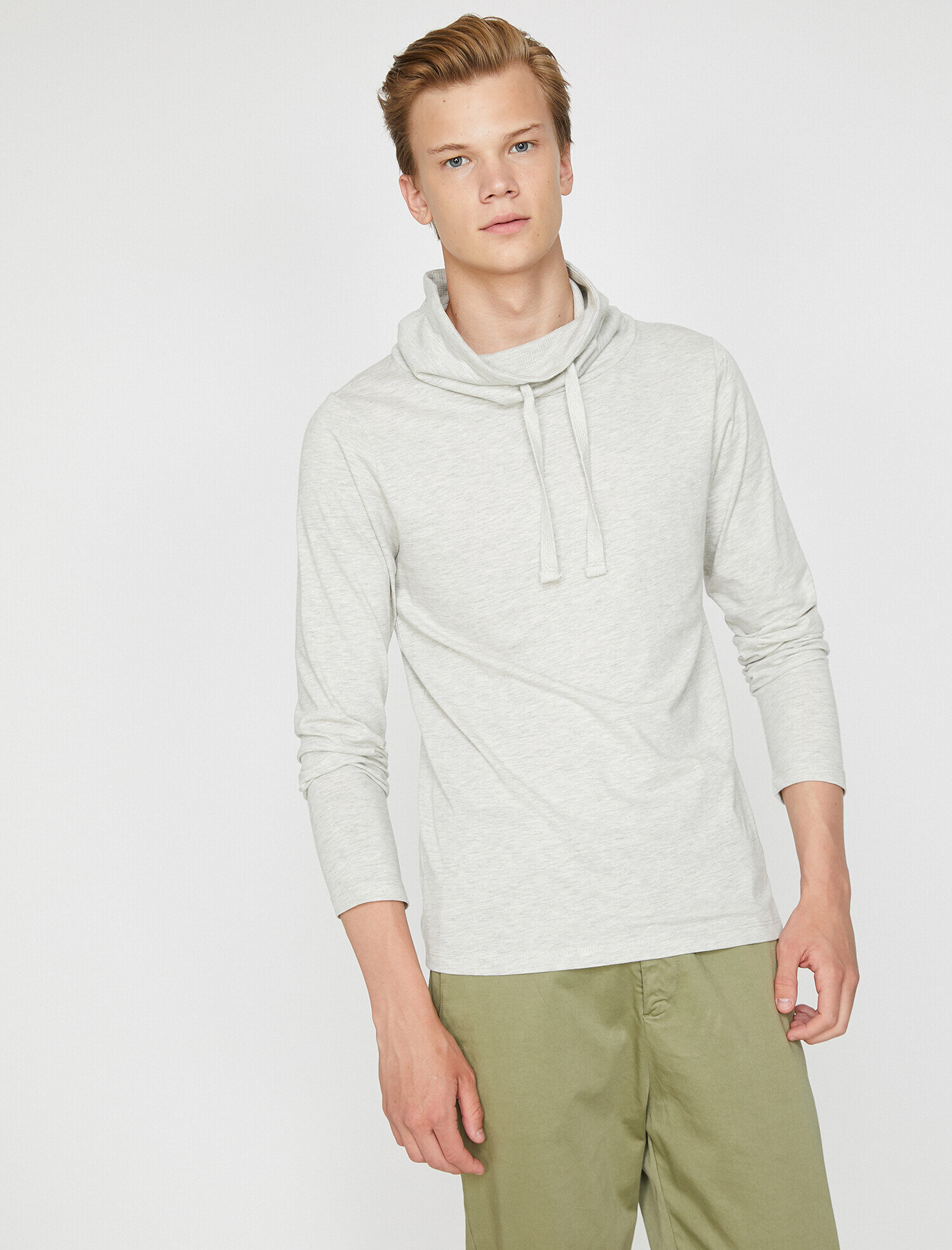   Yüksek Yaka Tişört