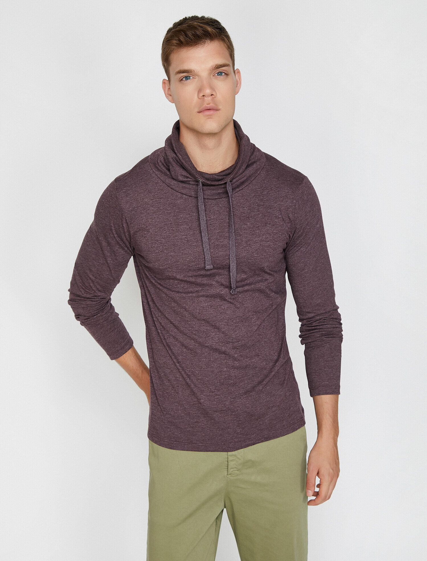   Yüksek Yaka Tişört