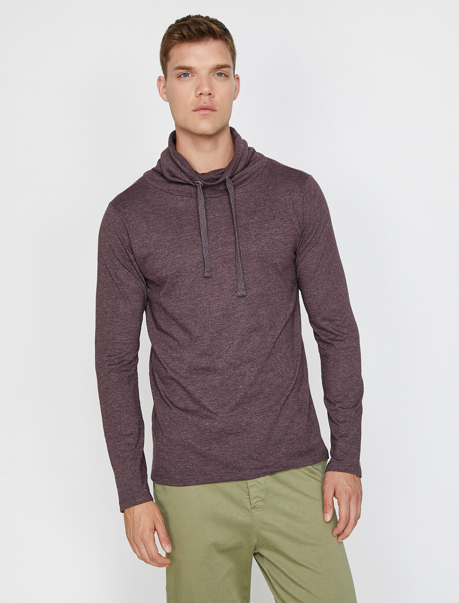   Yüksek Yaka Tişört