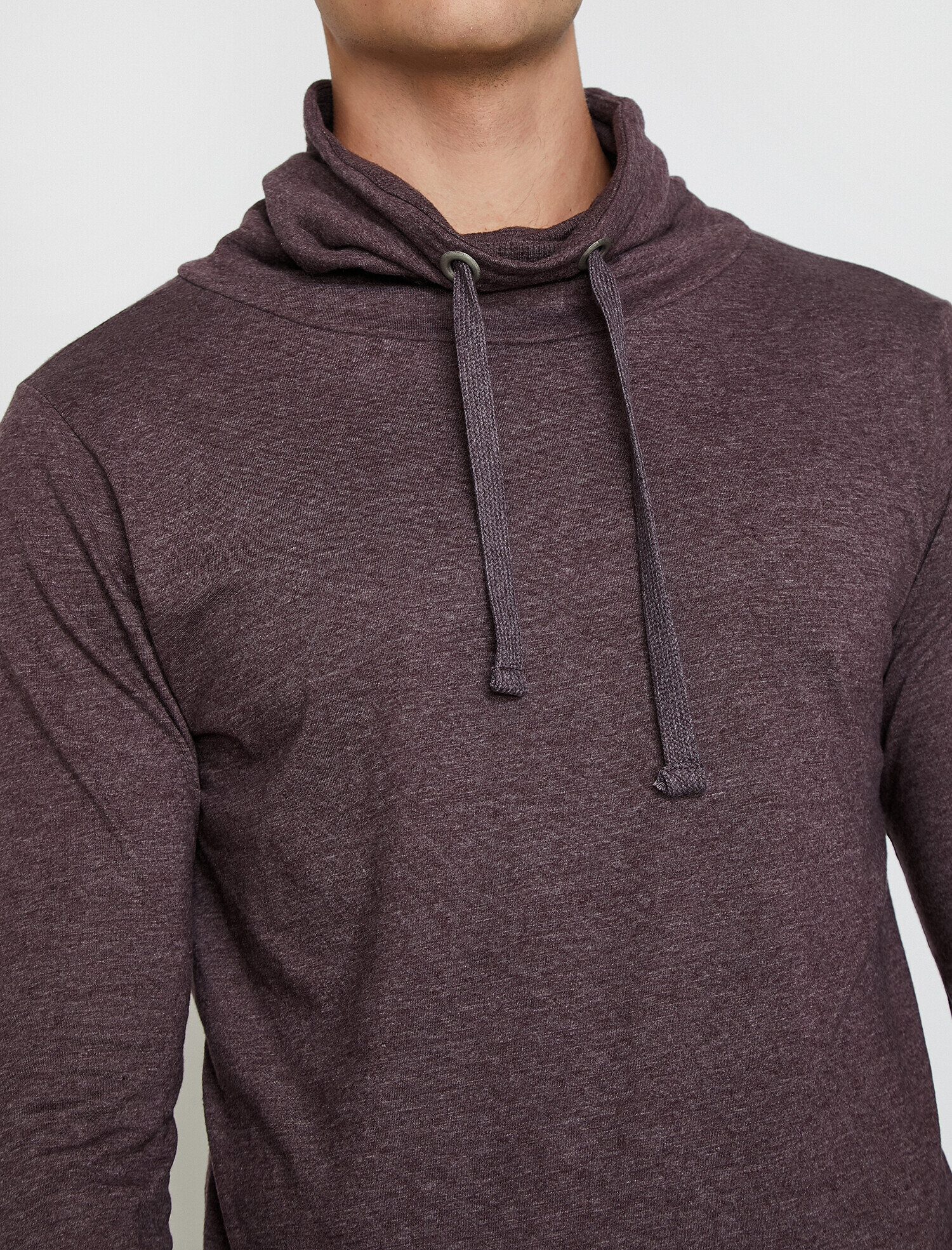   Yüksek Yaka Tişört