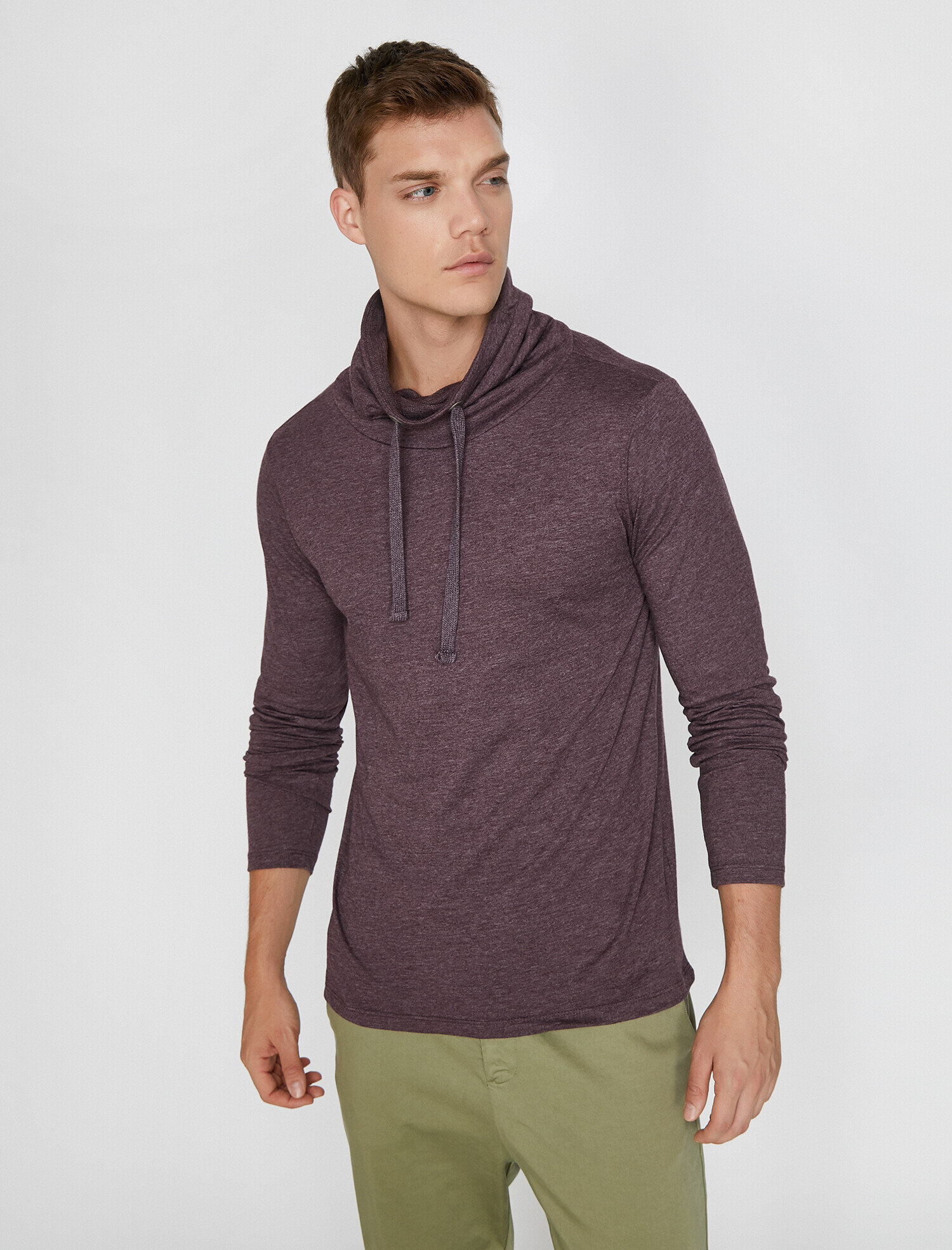   Yüksek Yaka Tişört