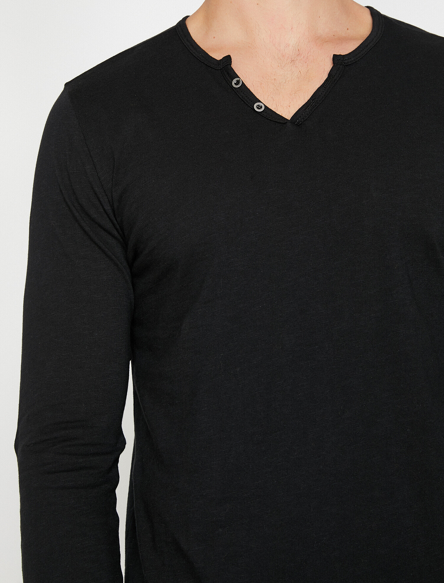   Düğme Detaylı Tişört