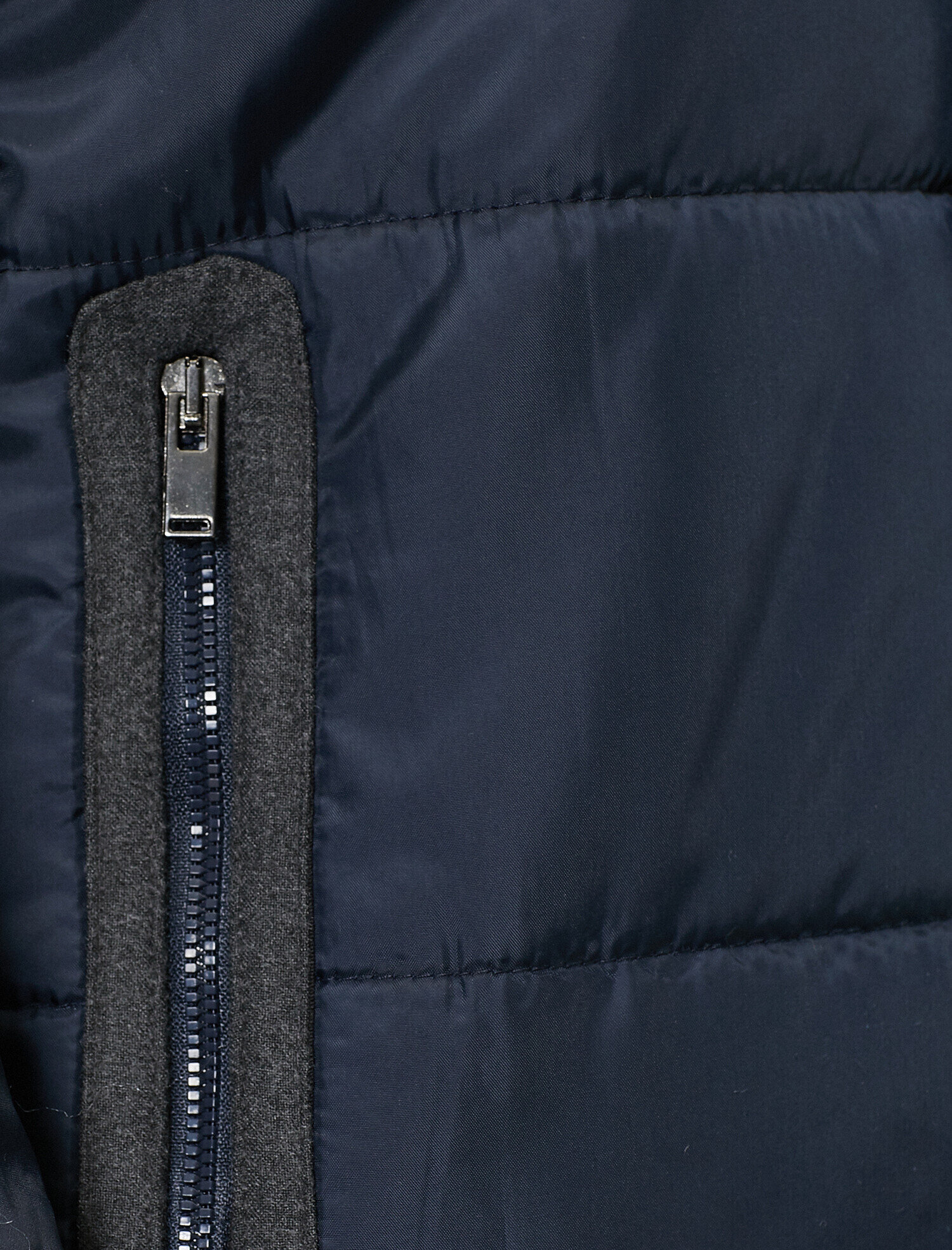   Kapşonlu Şişme Mont Cep Detaylı