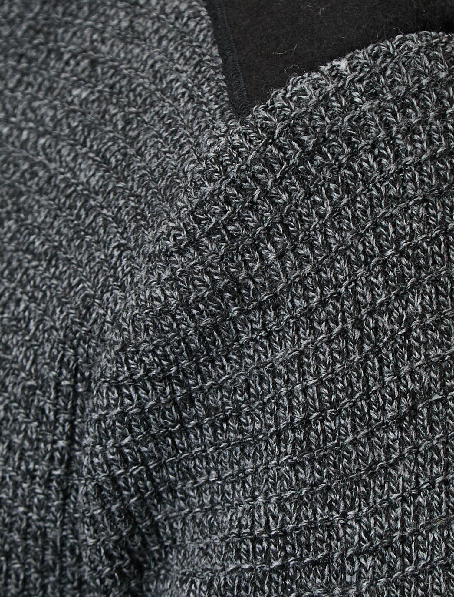   Omuz Detaylı Triko Kazak