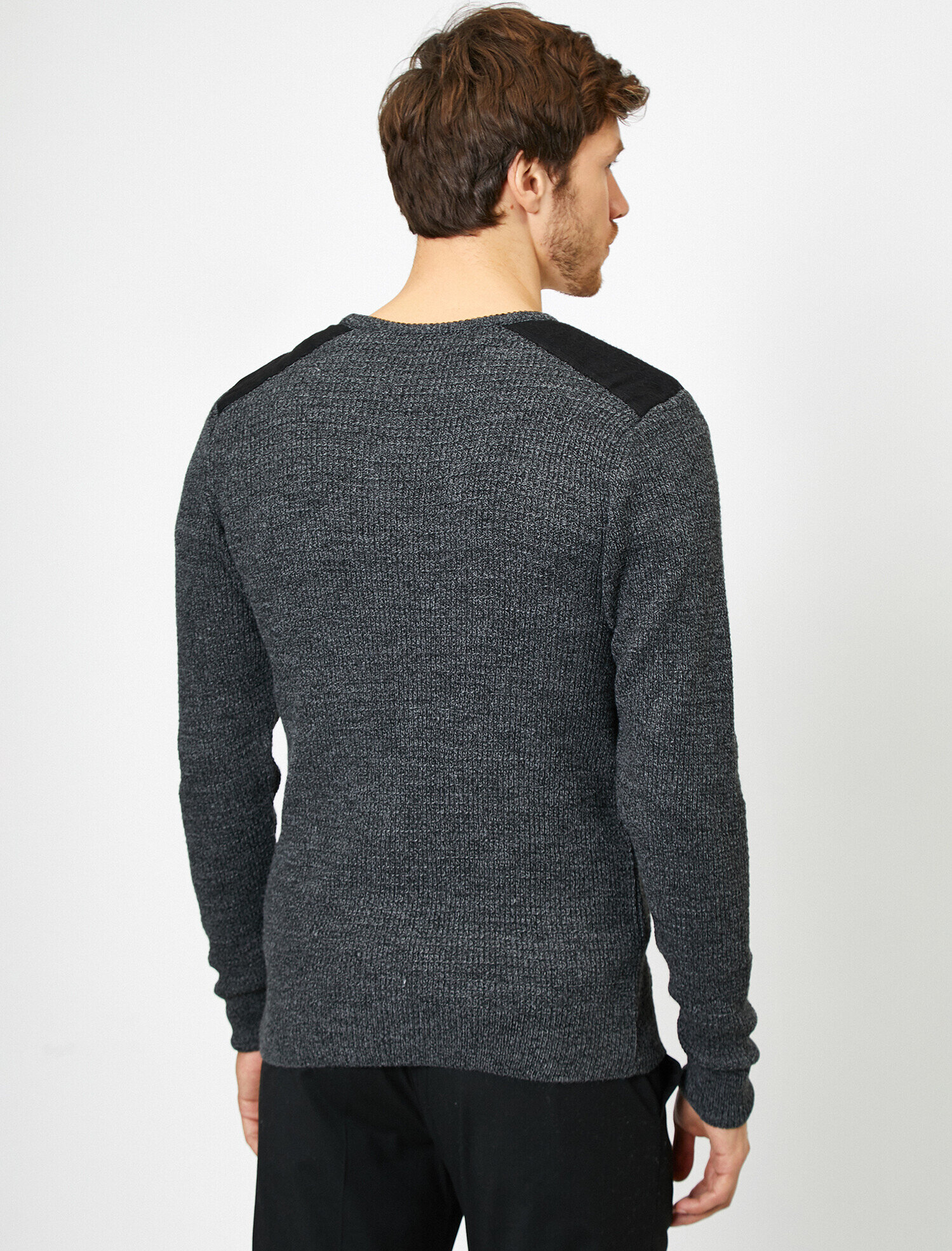   Omuz Detaylı Triko Kazak