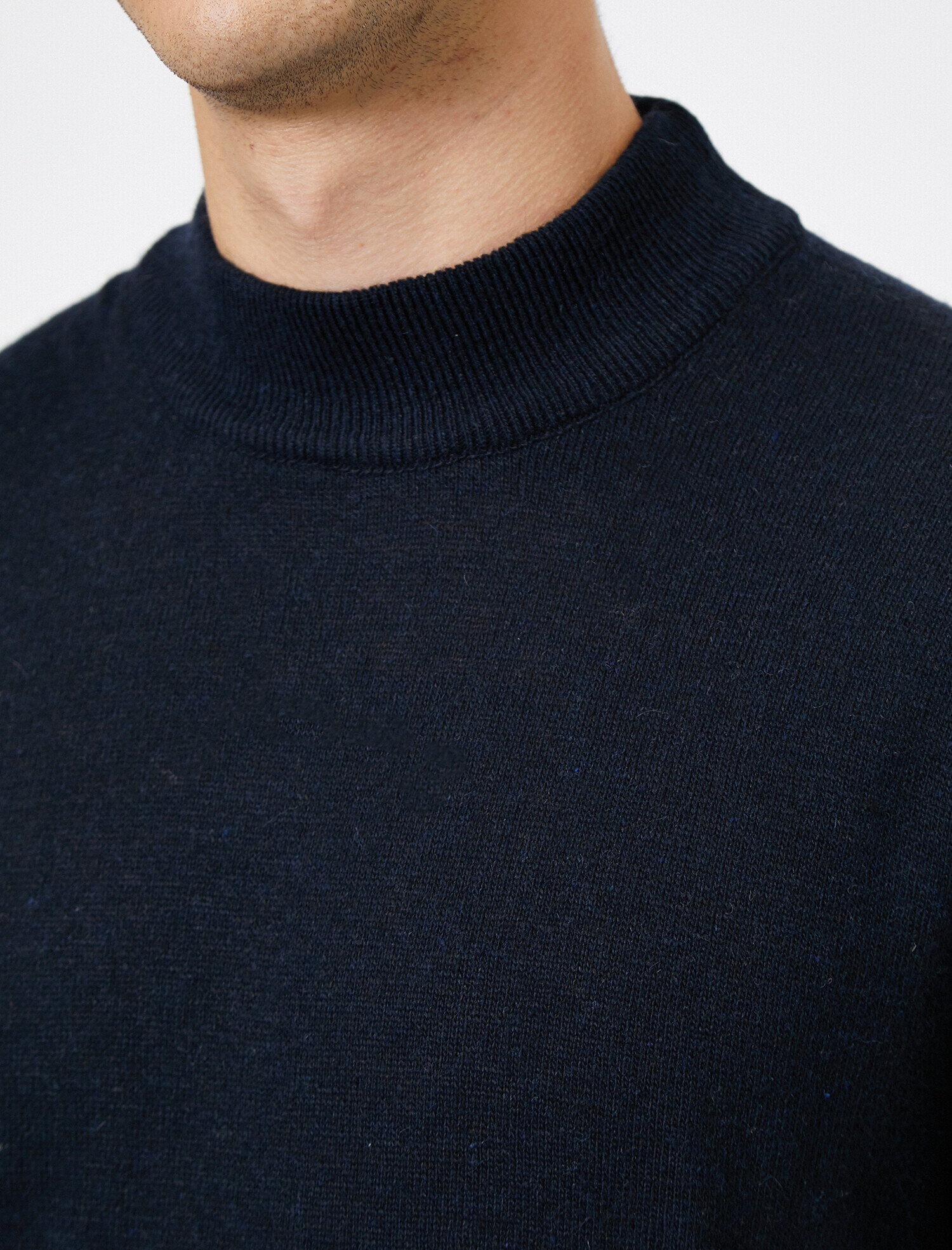 Yüksek Yaka Triko Kazak