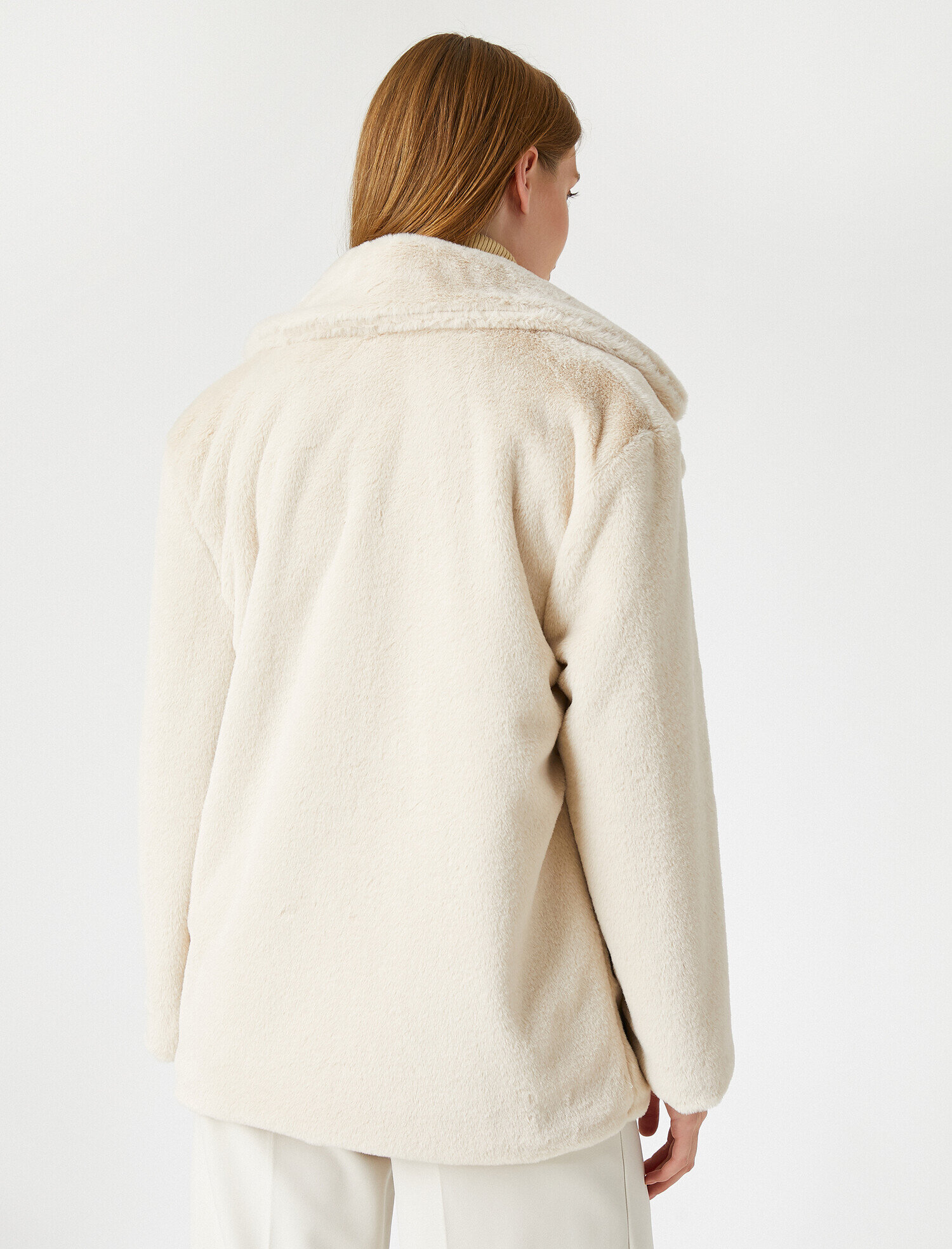 Düğmeli Oversize Kısa Peluş Kaban