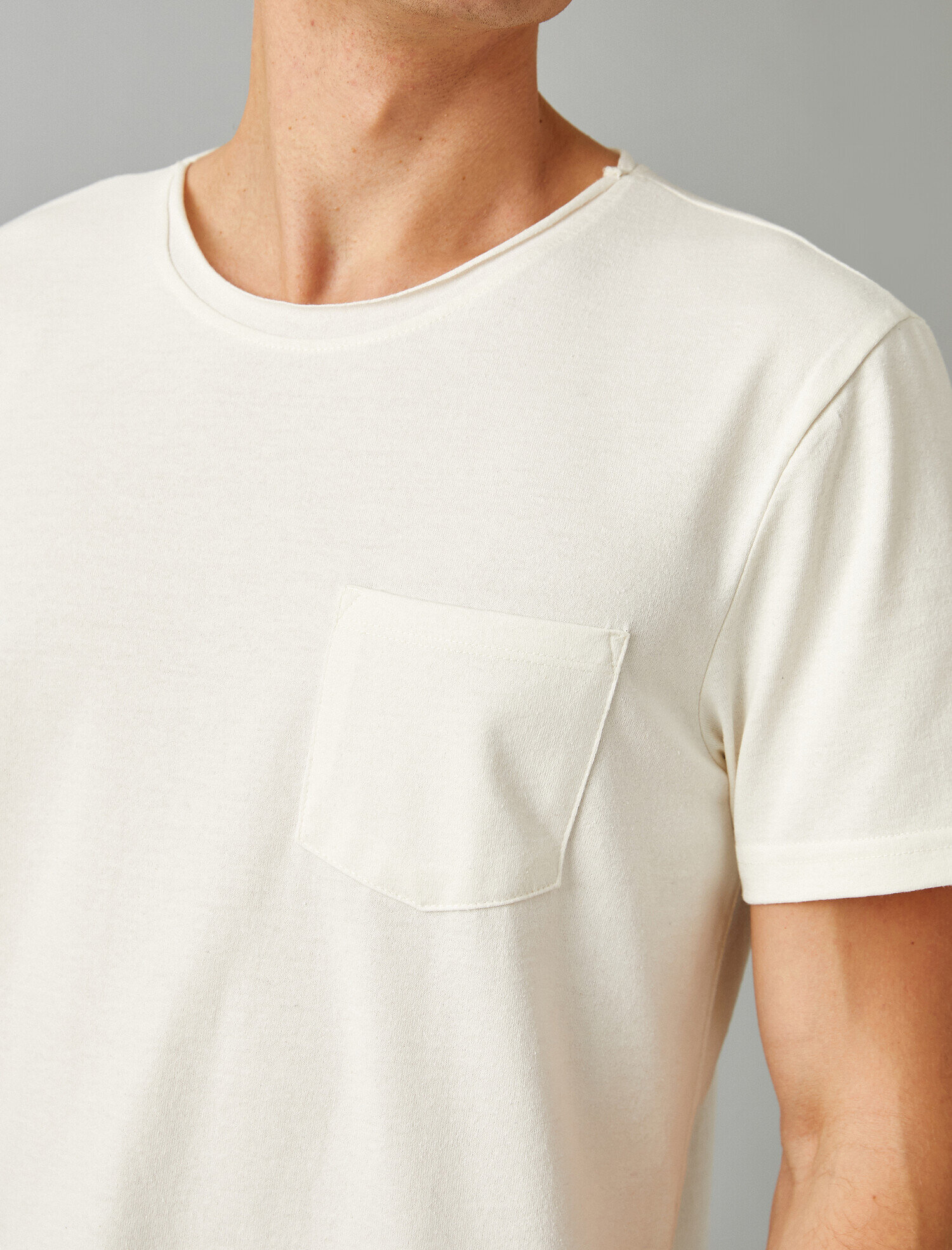   Cep Detaylı Tişört Spor