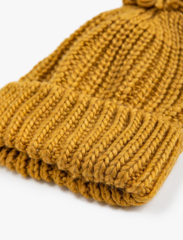 Kadın Ponponlu Örgü Bere