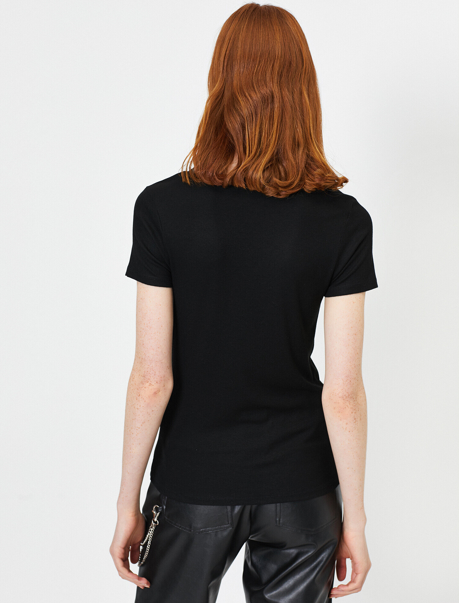   V Yaka Basic Kısa Kol Tişört