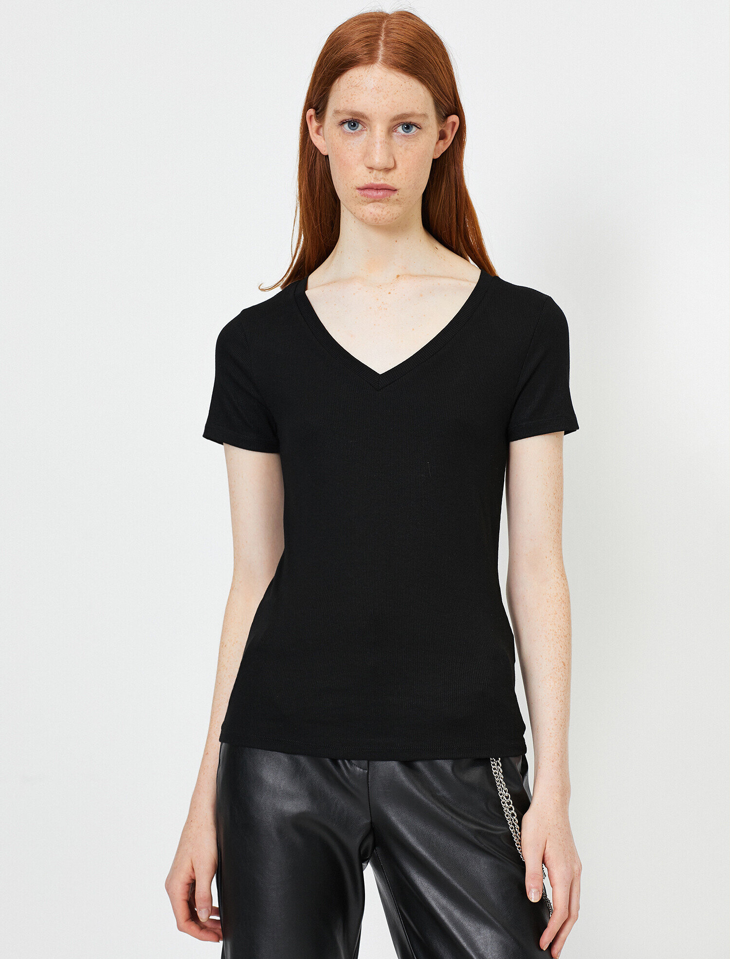   V Yaka Basic Kısa Kol Tişört