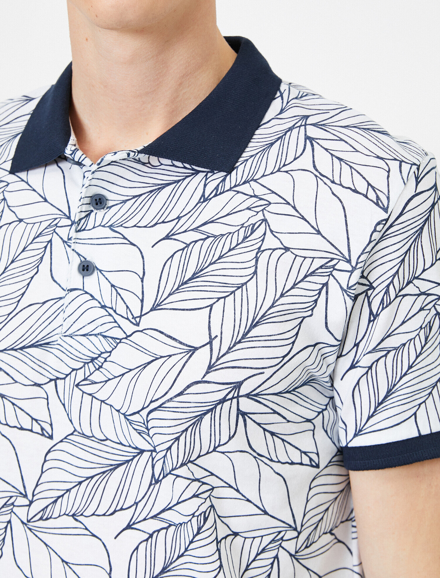   Polo Yaka Yaprak Desenli Kontrast Yaka Süprem Kumaş Slim Fit Tişört