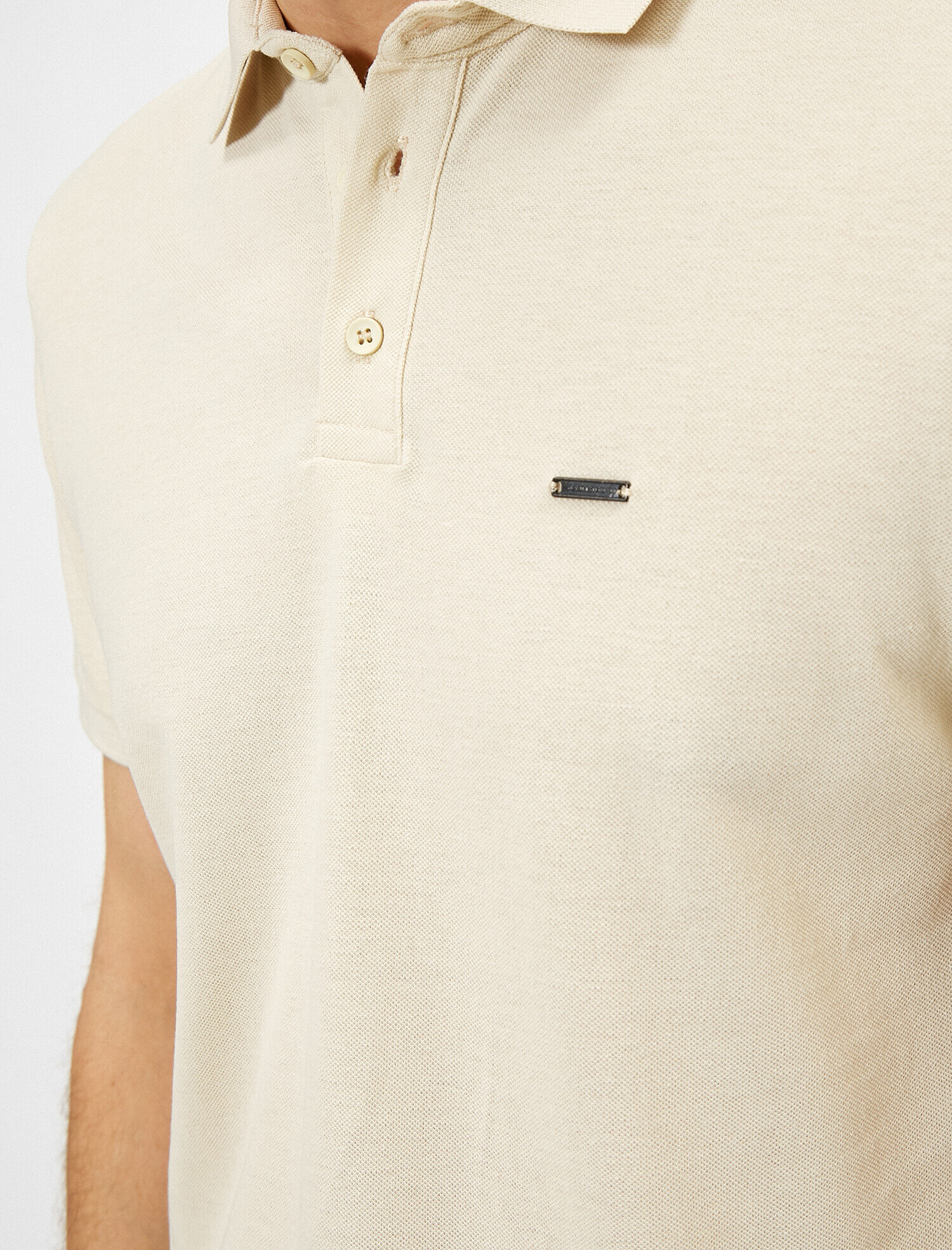 Koton Polo Yaka Metal Logo Detaylı Slim Fit Tişört. 5