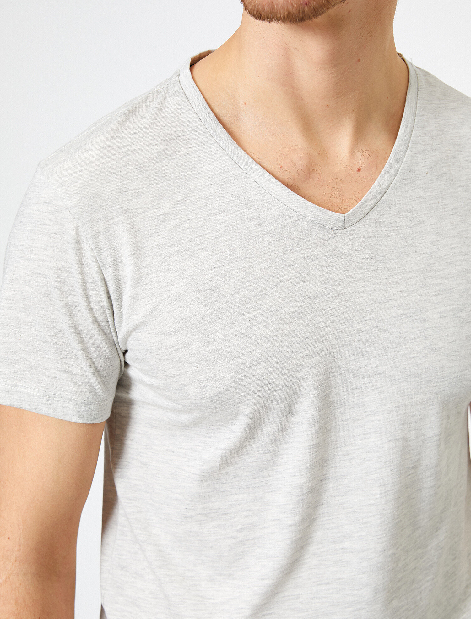 V Yaka Esnek Kumaşlı Süper Slim Fit Basic Tişört