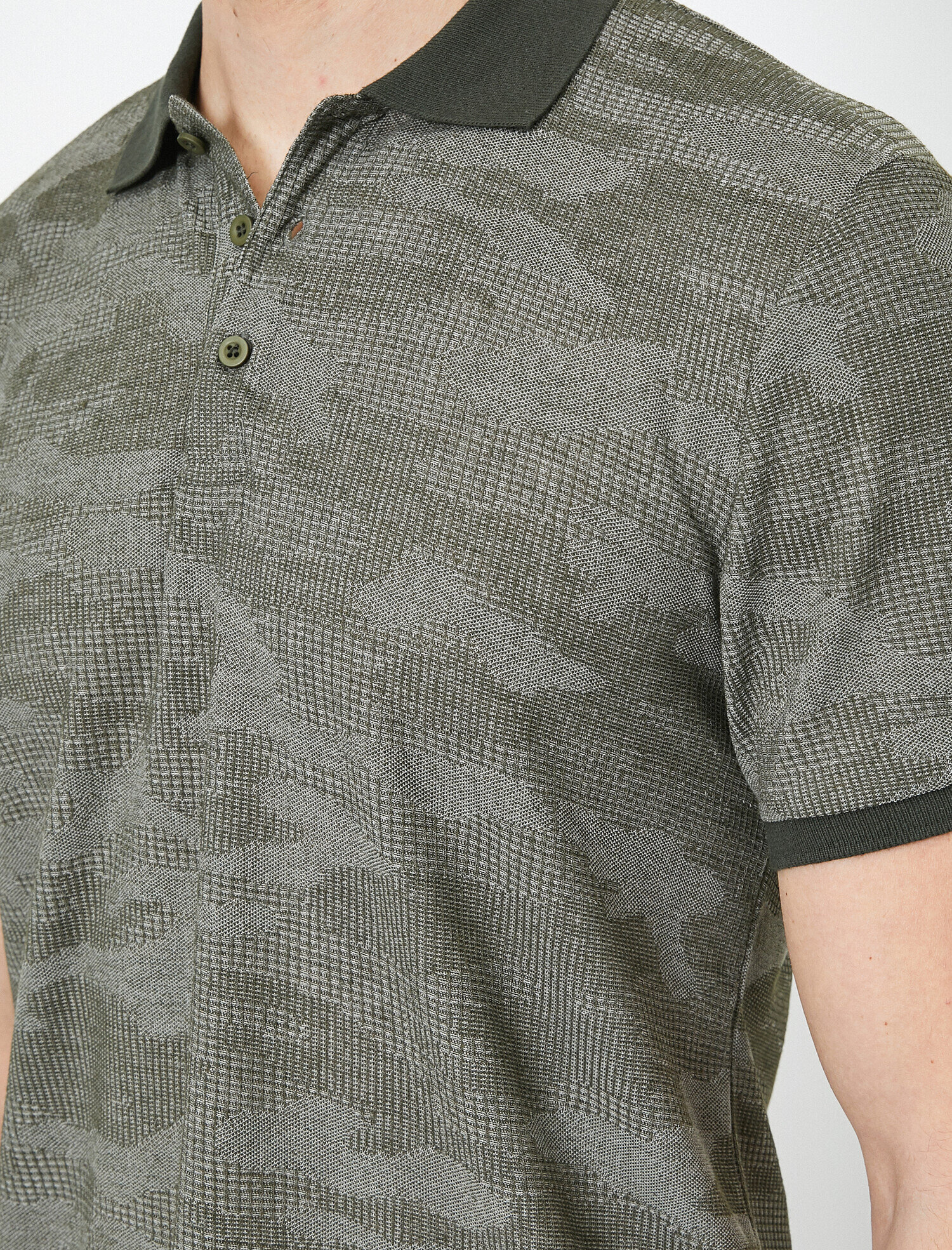 Polo Yaka Kısa Kollu Desenli Tişört