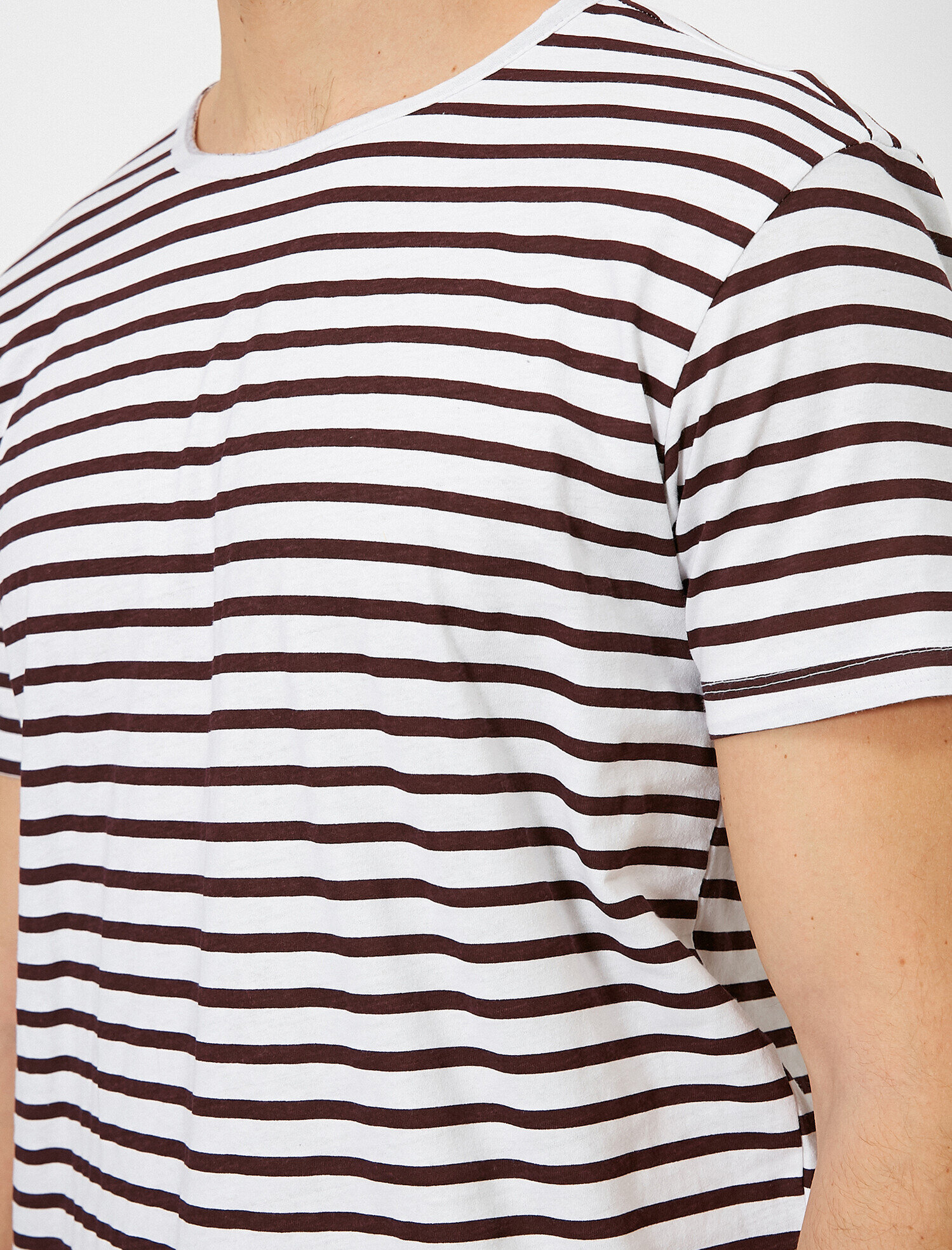   Bisiklet Yaka Çizgili Baskılı Slim Fit Tişört