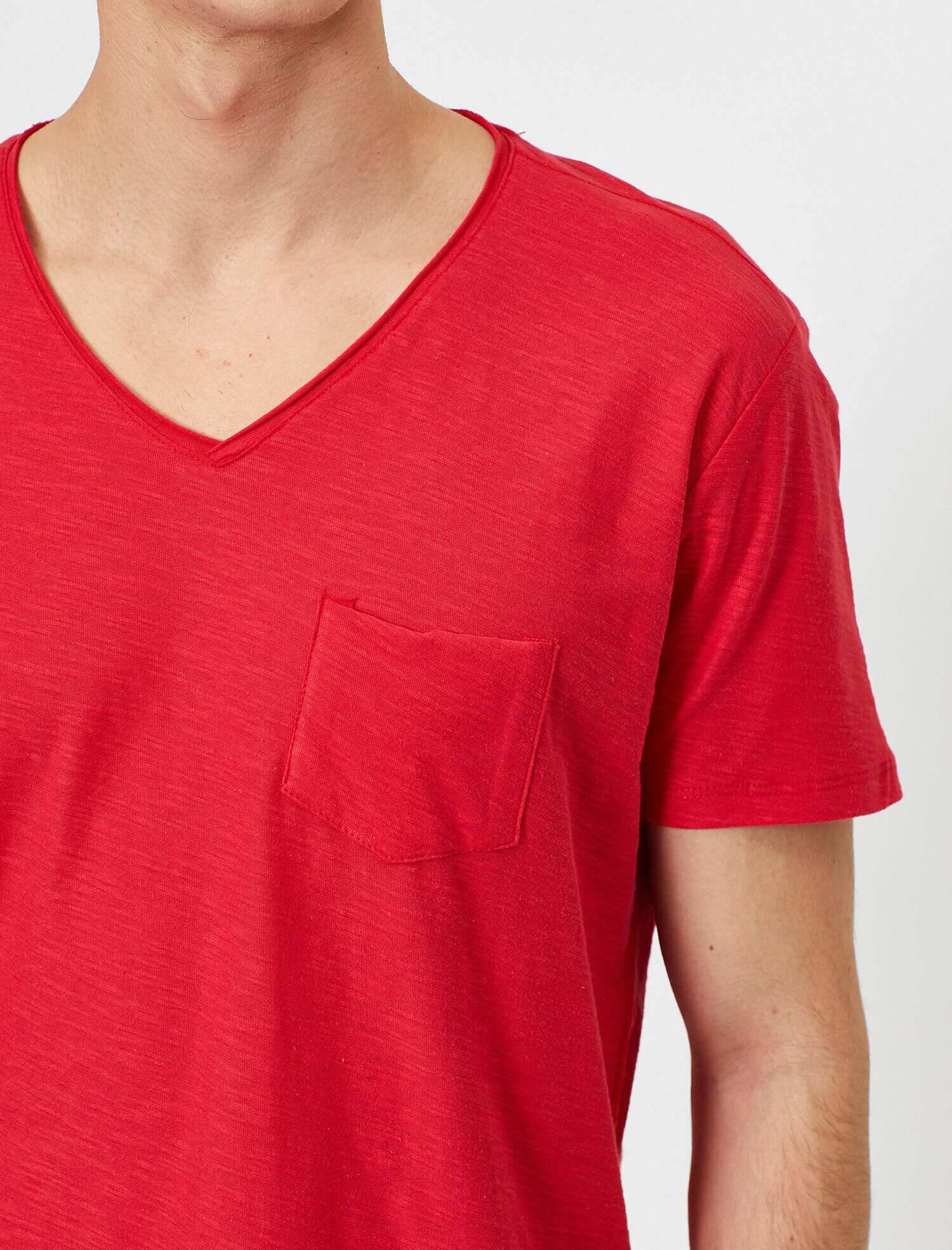 Basic Tişört V Yaka Kısa Kollu Cep Detaylı