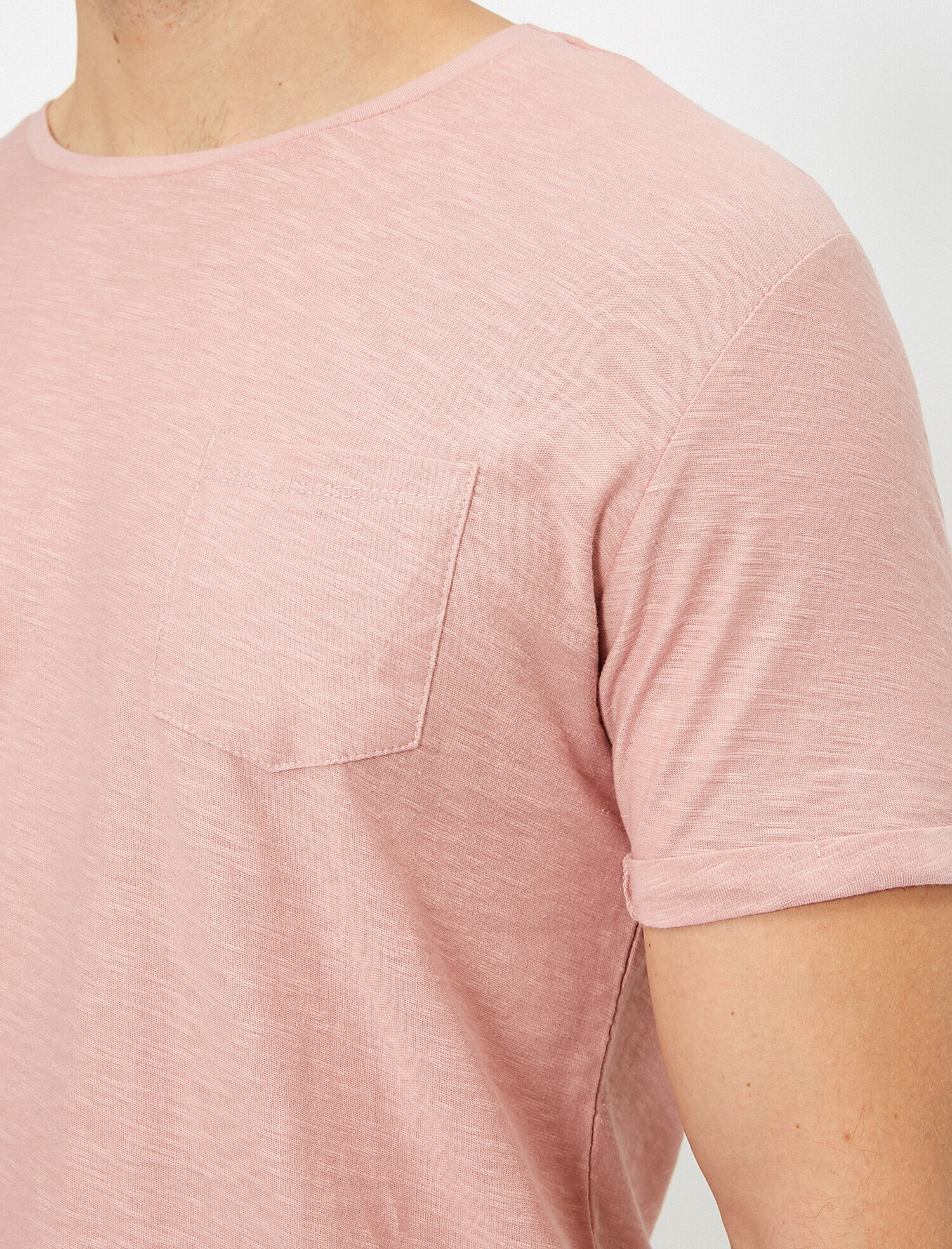   Bisiklet Yaka Cep Detaylı Flamlı Kumaş Dar Kesim Basic Tişört