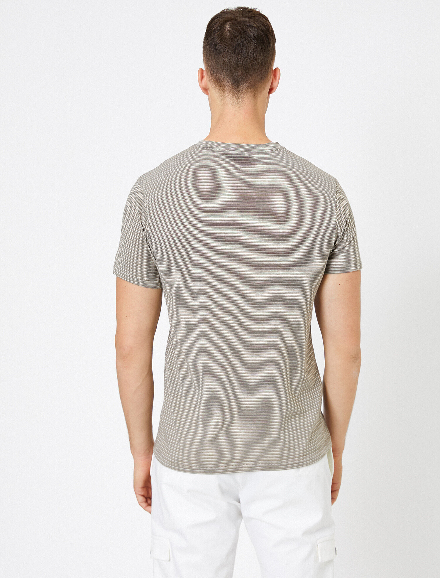 Bisiklet Yaka Çizgili Göğsü İşlemeli Slim Fit Tişört