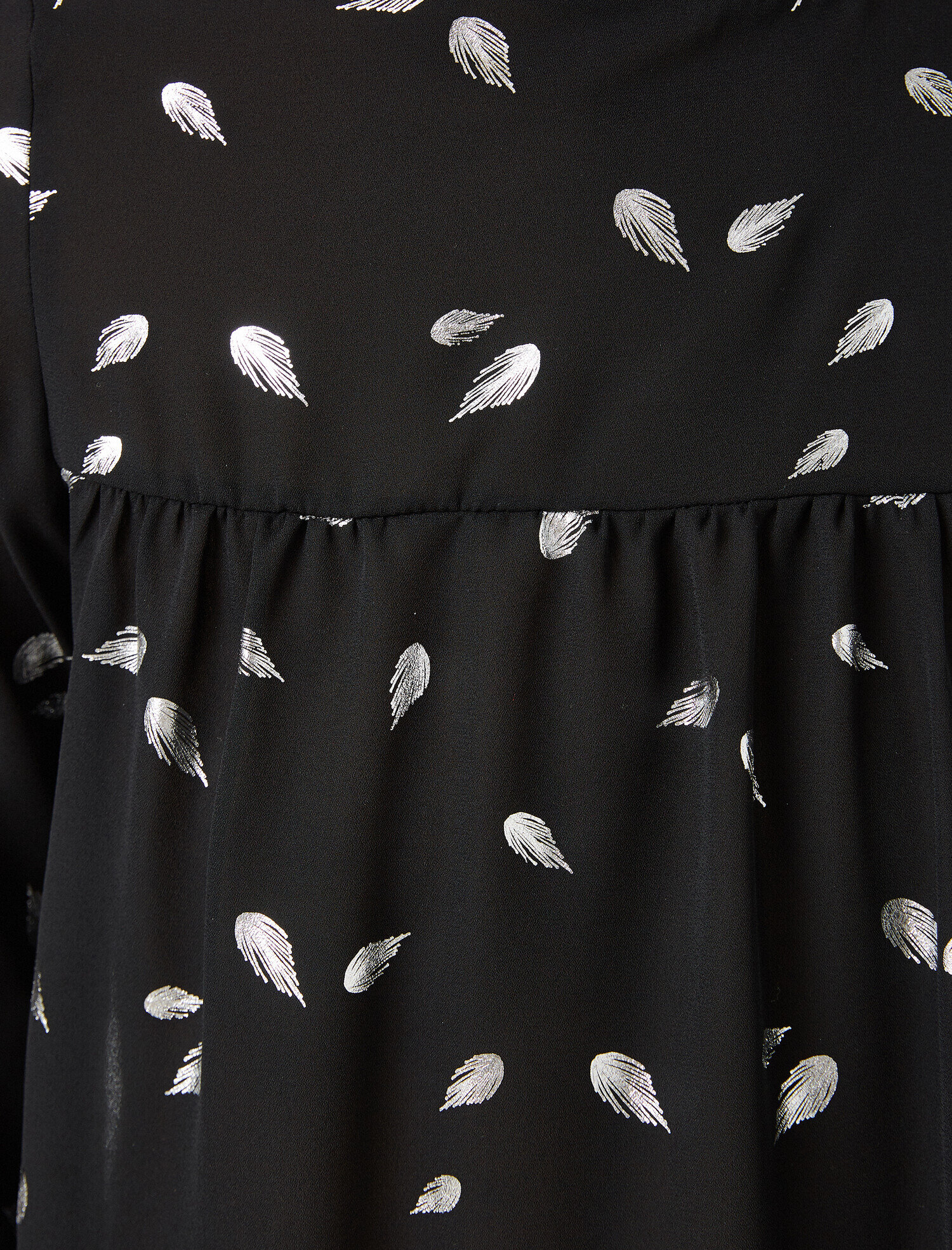   Uzun Kollu Mandarin Yaka Baskılı Volanlı Bluz