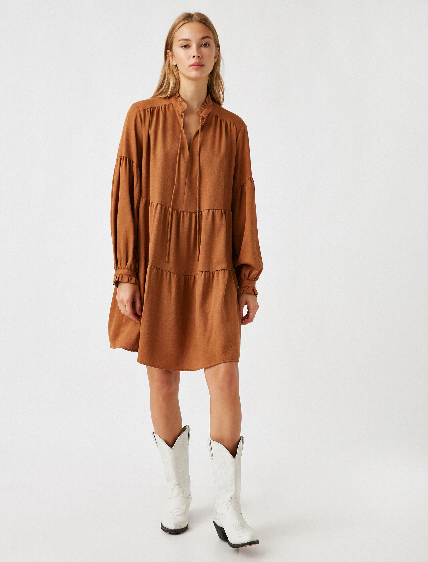   Uzun Kollu Kısa Elbise