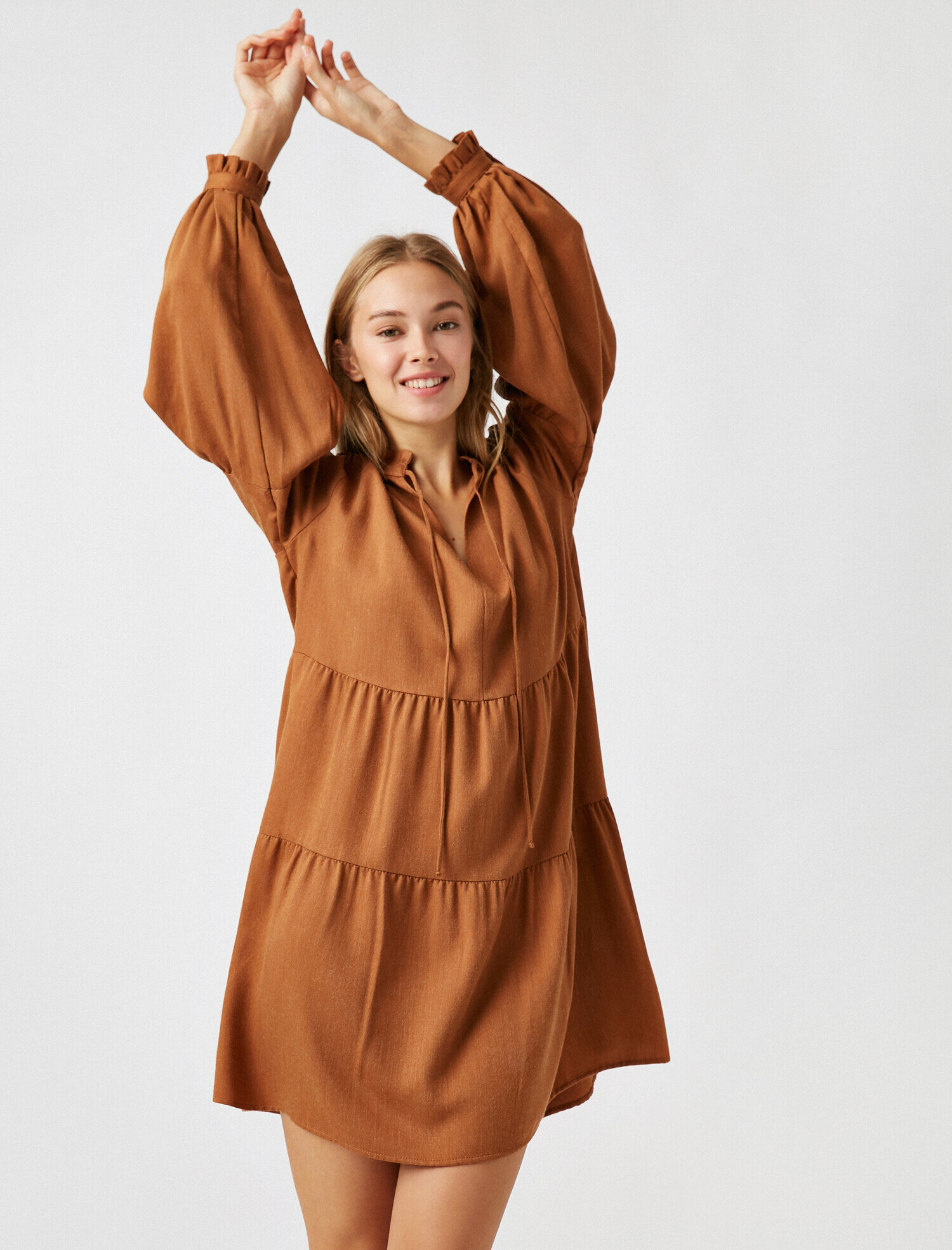   Uzun Kollu Kısa Elbise