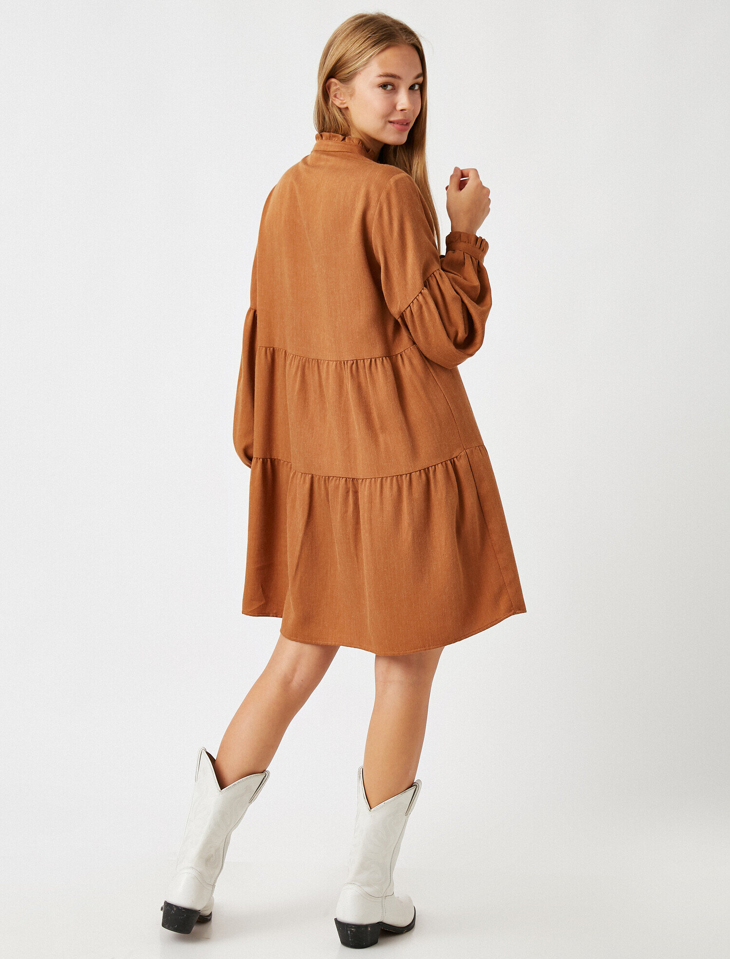   Uzun Kollu Kısa Elbise