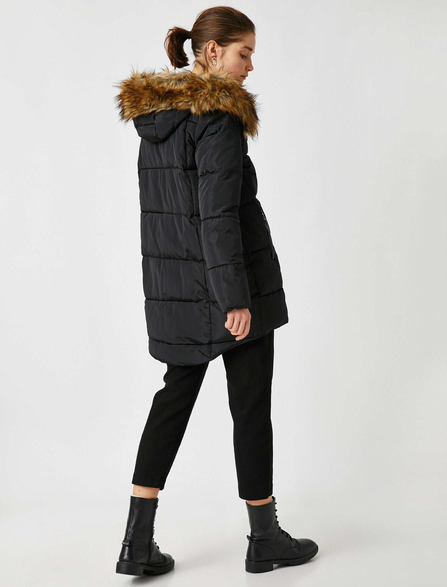   Suni Kürk Detaylı Kapüşonlu Şişme Mont