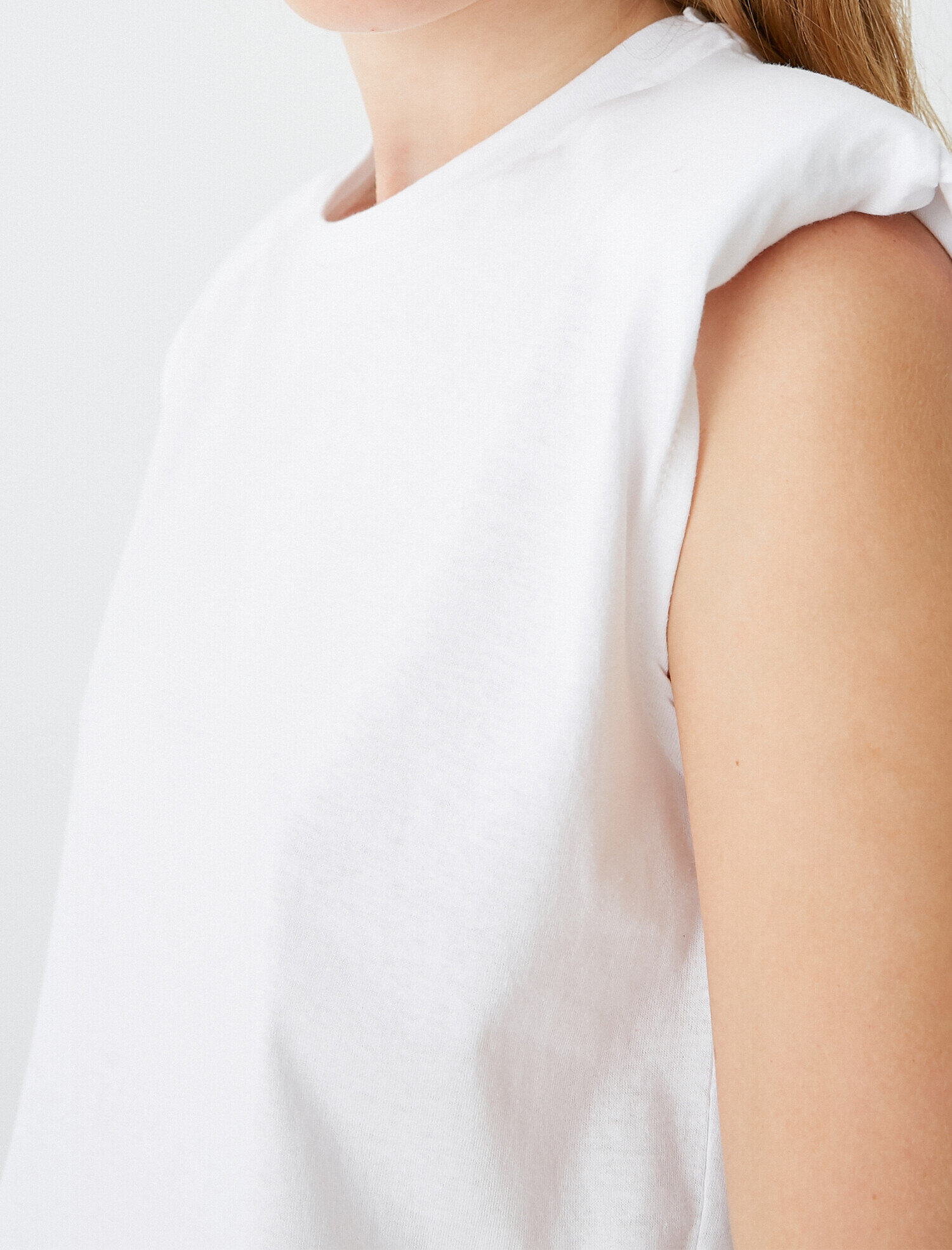   Pamuklu Vatkalı Kısa Kollu Tişört