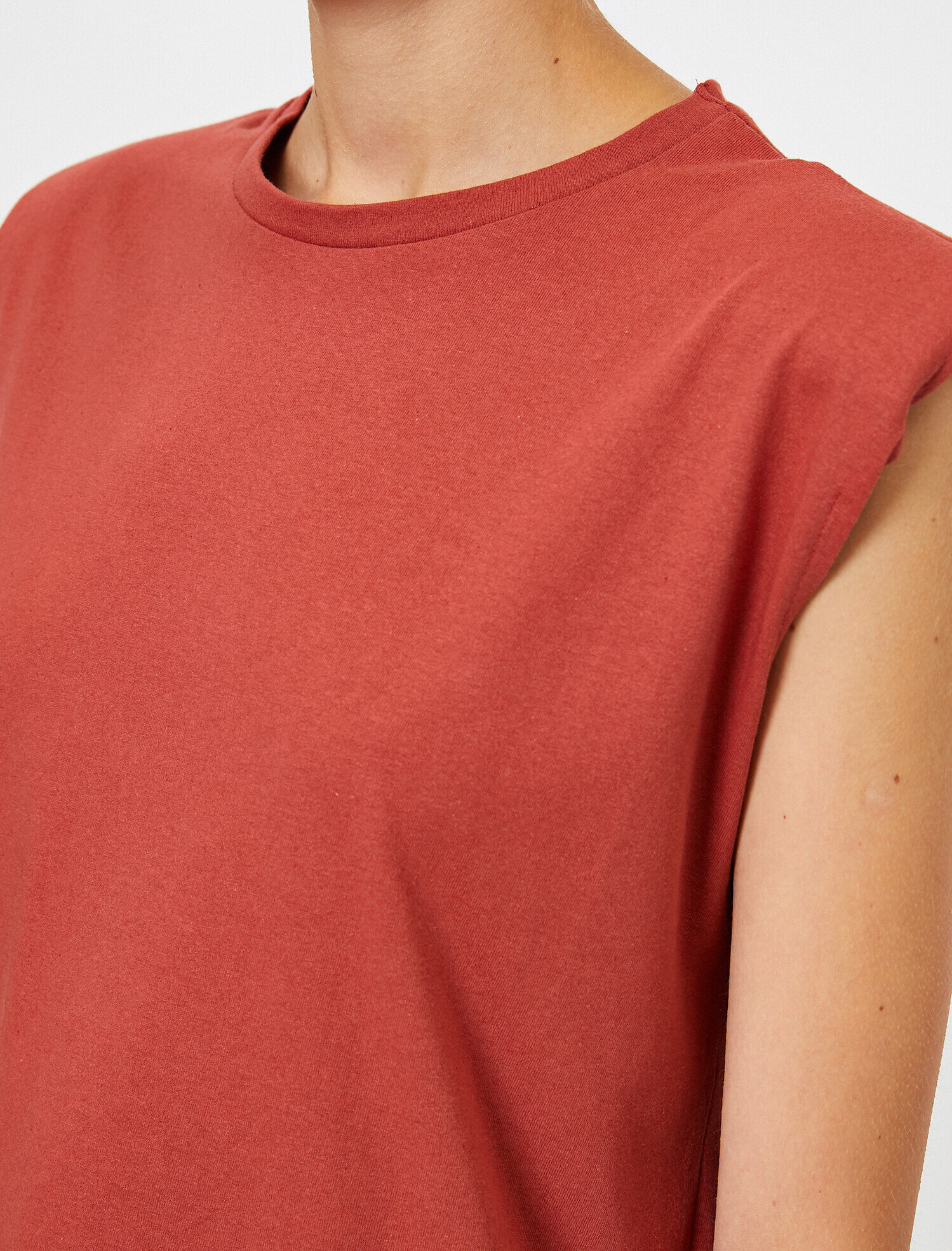   Pamuklu Vatkalı Kısa Kollu Tişört