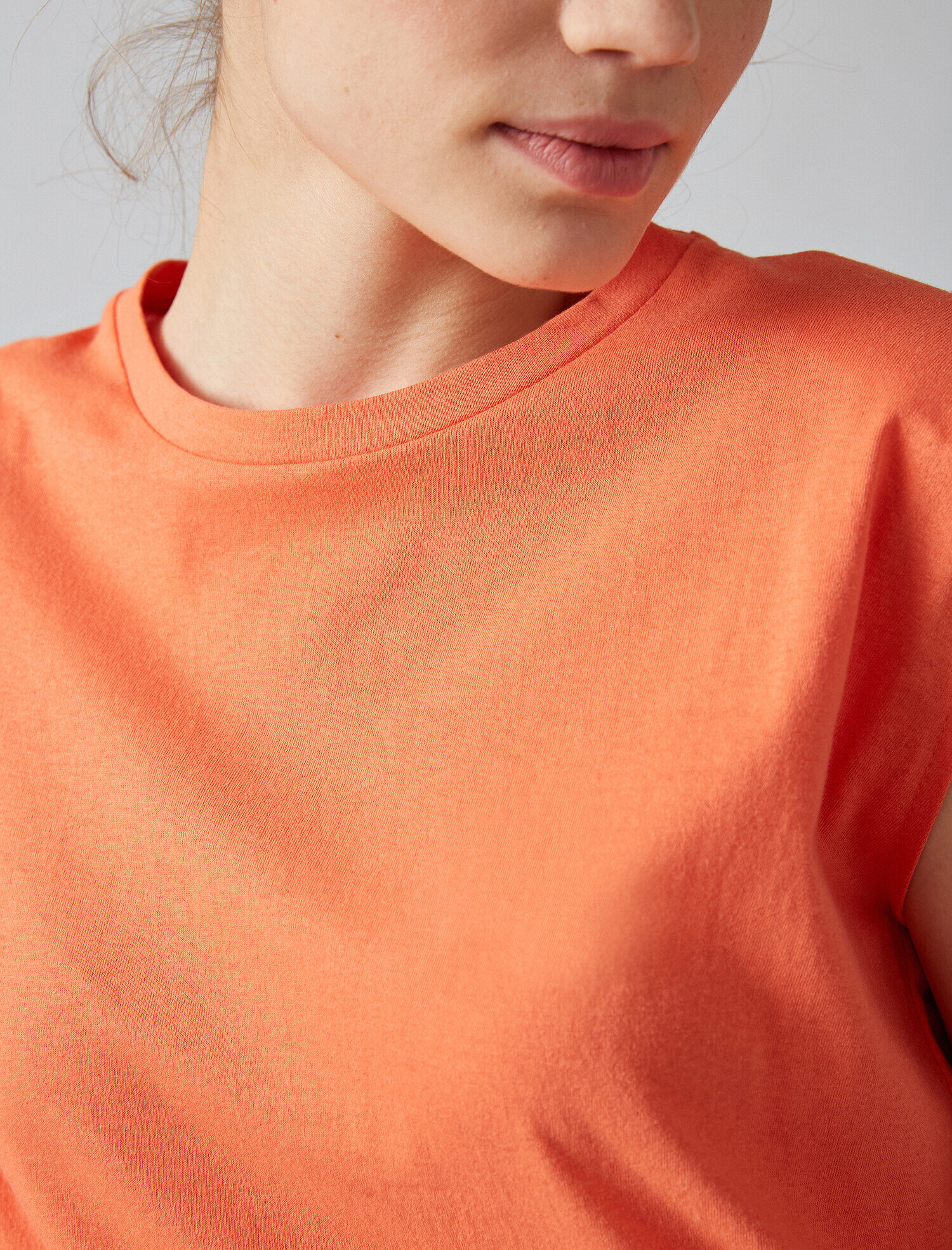   Pamuklu Vatkalı Kısa Kollu Tişört