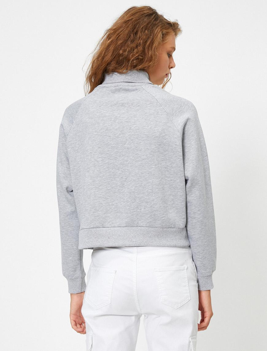   Boğazlı Uzun Kollu Basic Sweatshirt