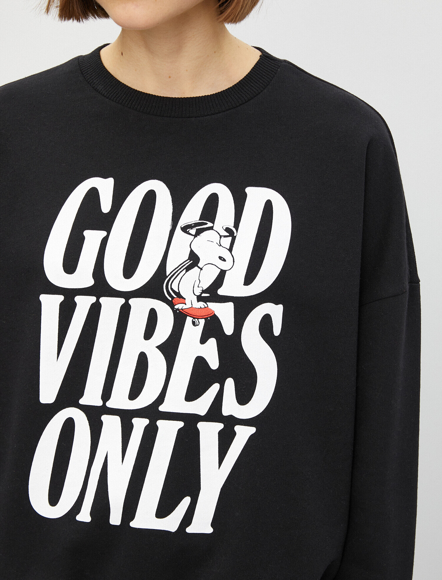   Bisiklet Yaka Lisanslı Snoopy Sweatshirt