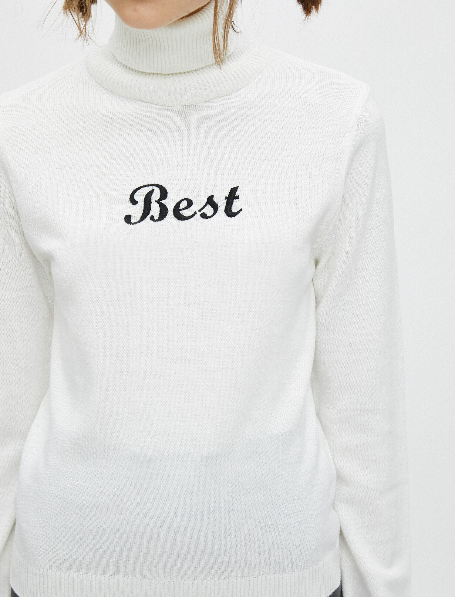   Uzun Kollu Balıkçı Yaka Nakışlı Triko Kazak