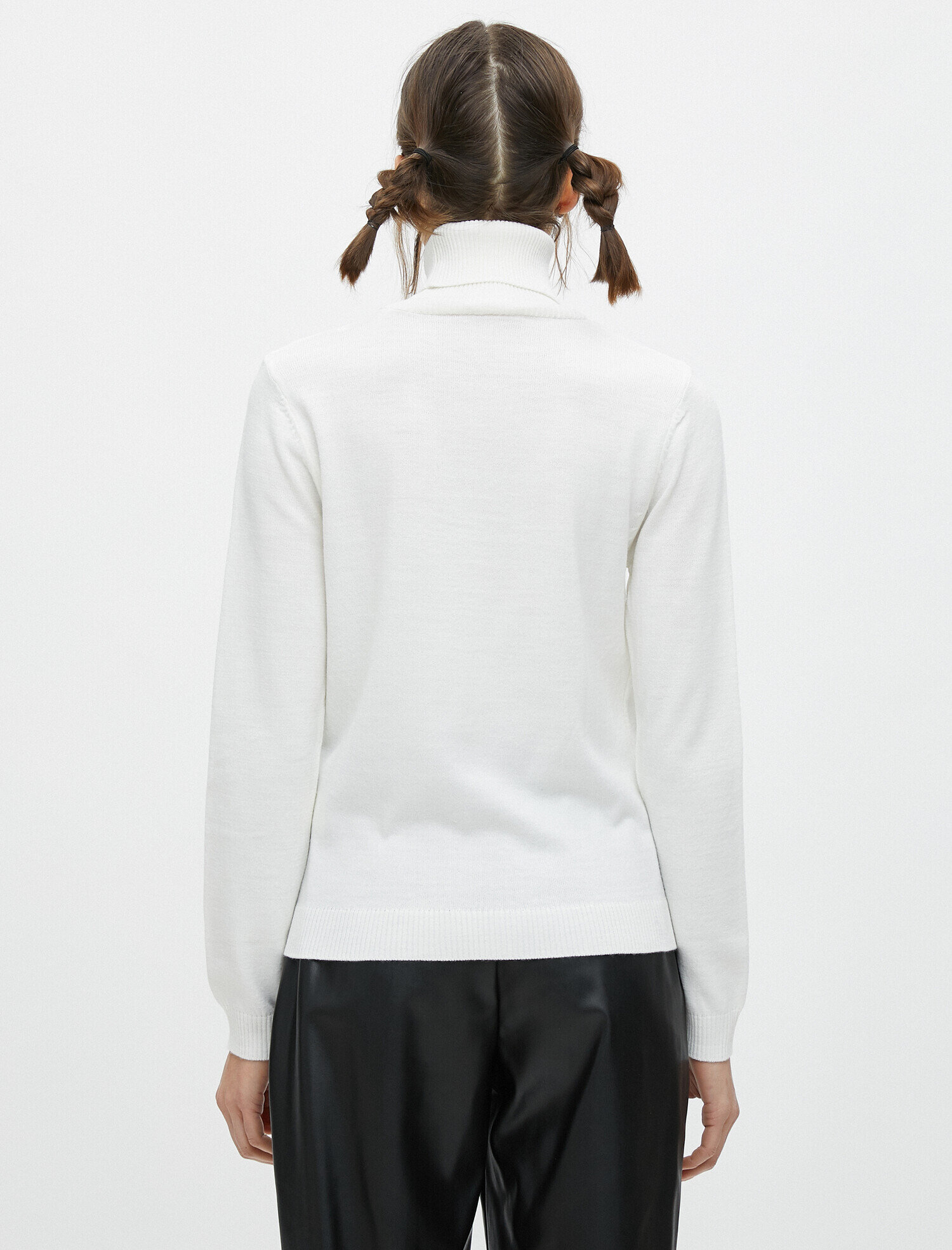   Uzun Kollu Balıkçı Yaka Nakışlı Triko Kazak