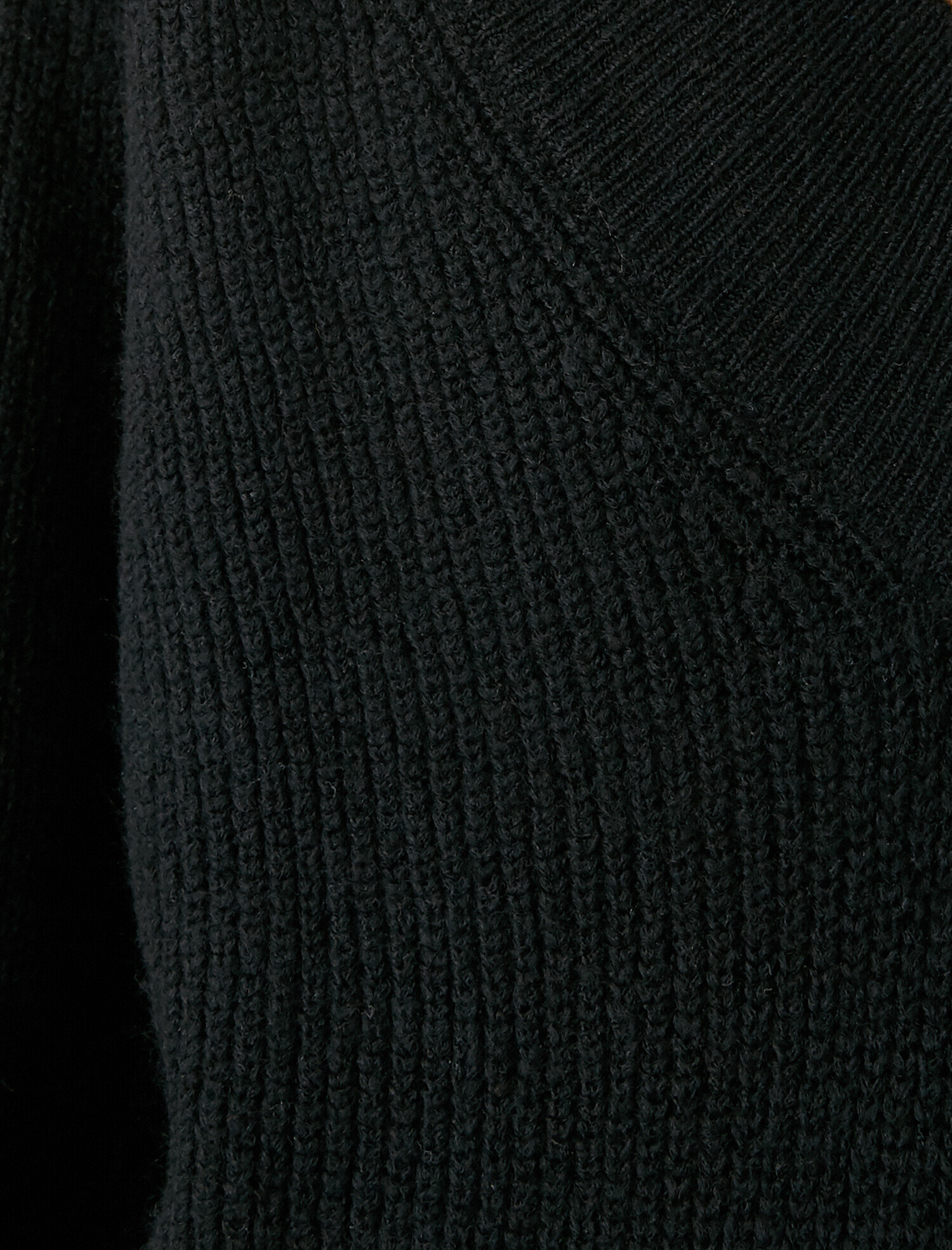   V Yaka Uzun Kollu Triko Kazak