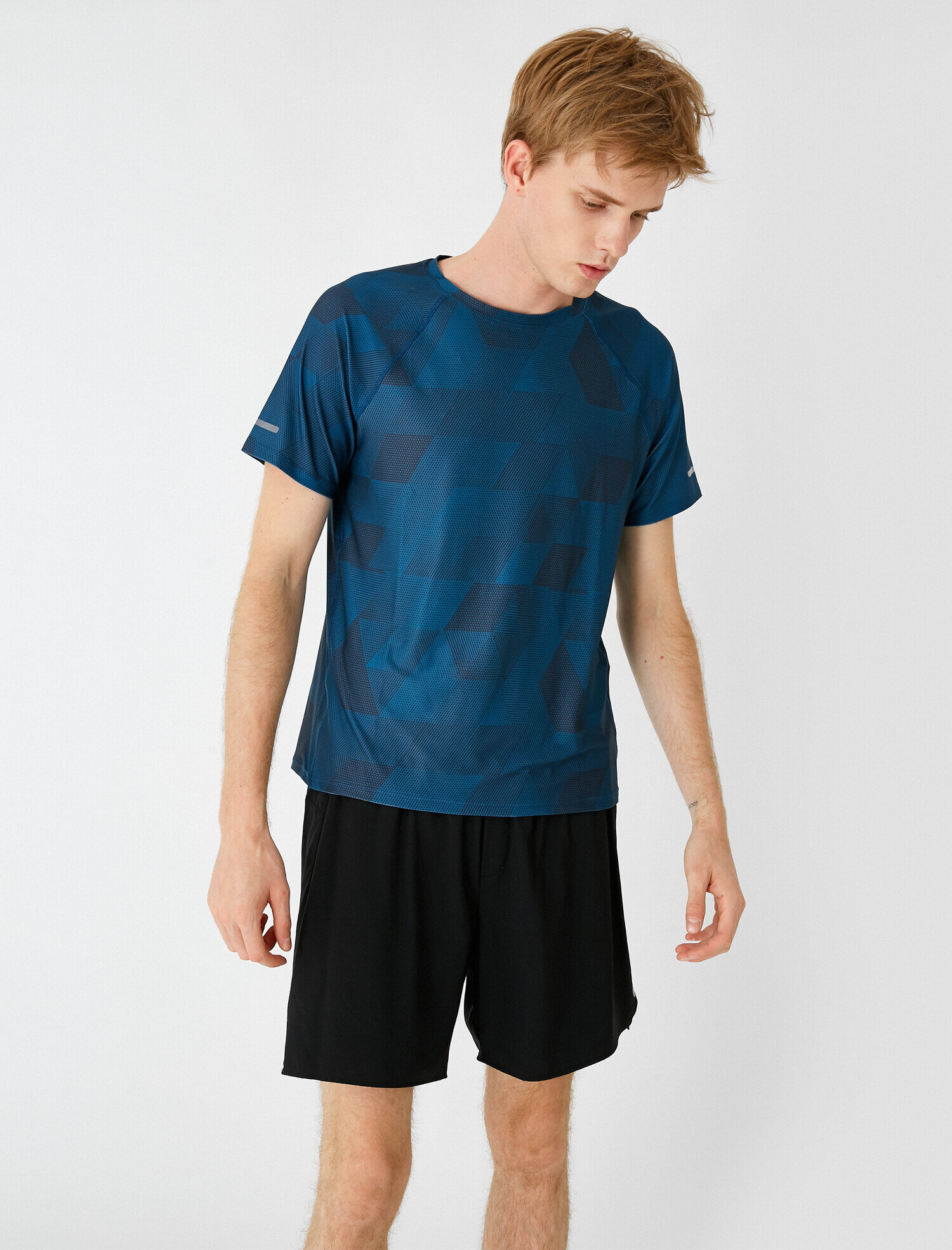   Bisiklet Yaka Kısa Kollu Desenli Tişört