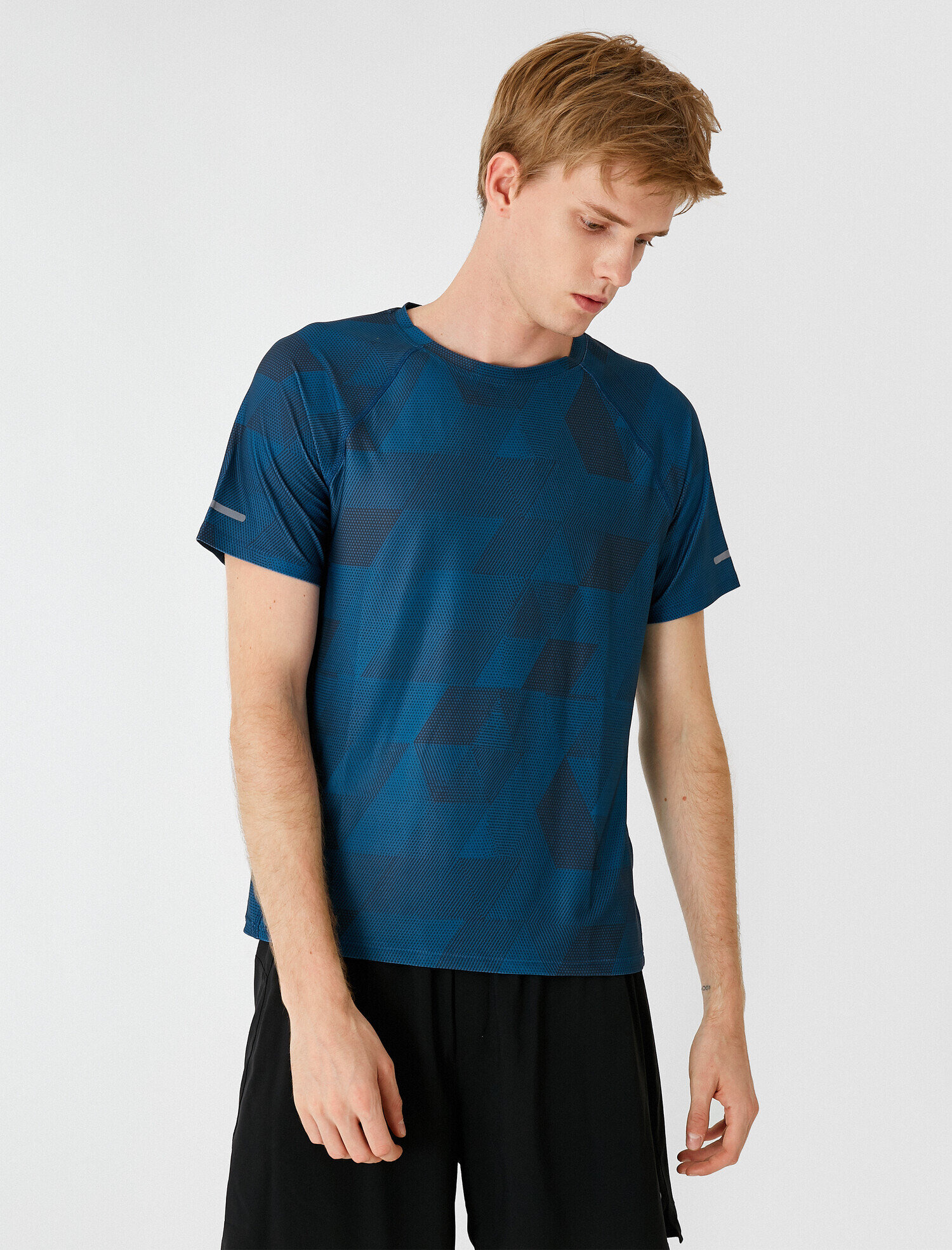   Bisiklet Yaka Kısa Kollu Desenli Tişört