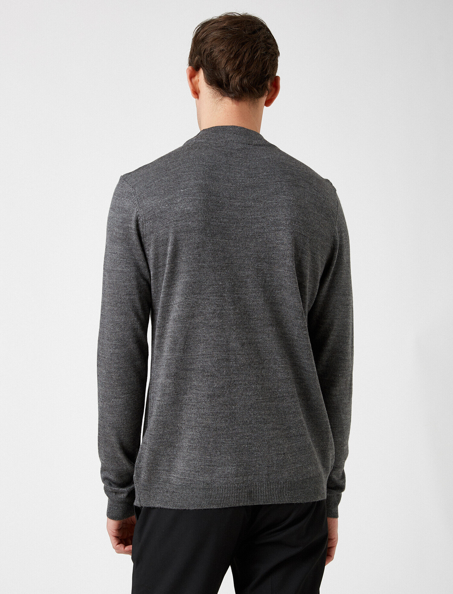   Uzun Kollu Dik Yaka Triko Kazak