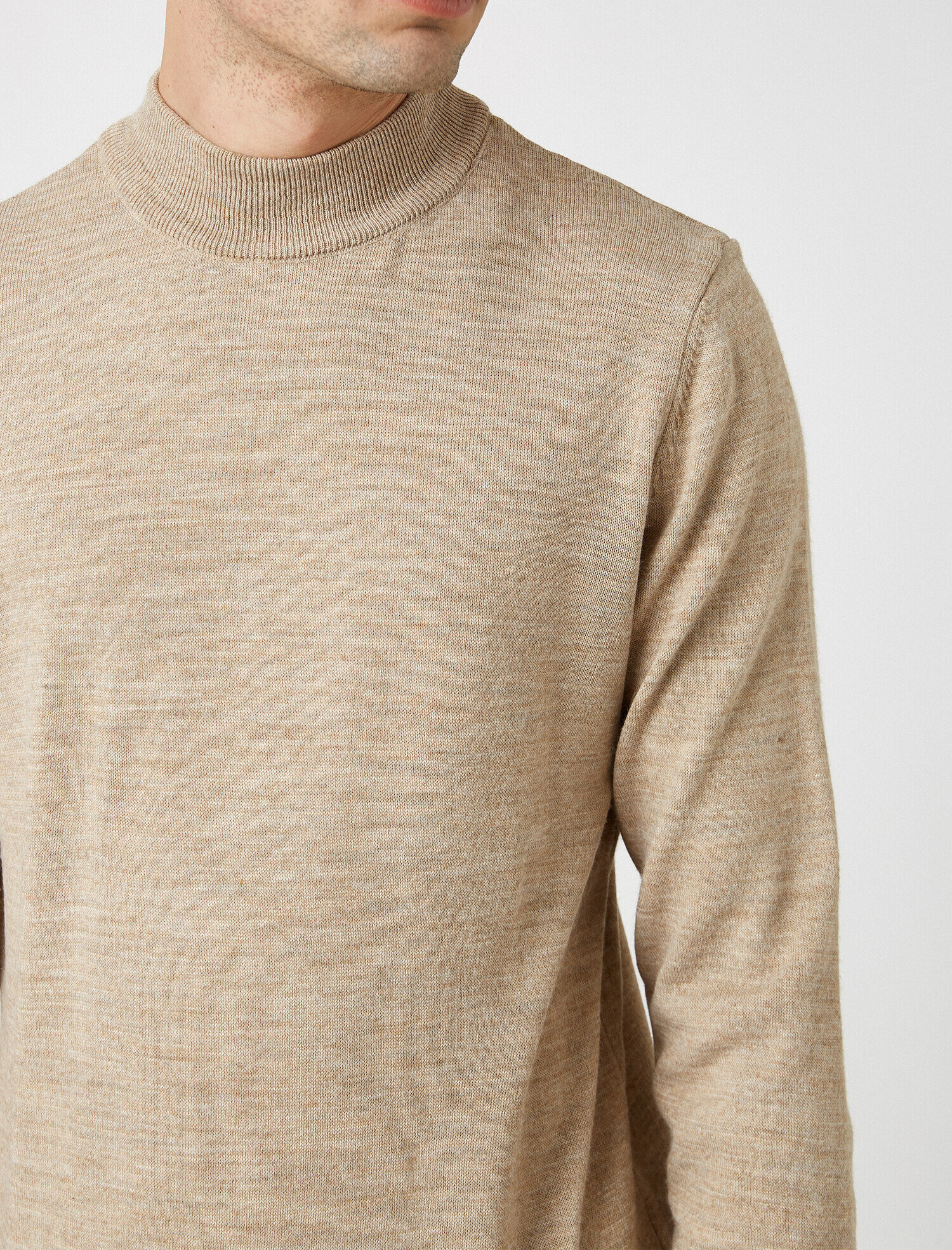   Uzun Kollu Dik Yaka Triko Kazak