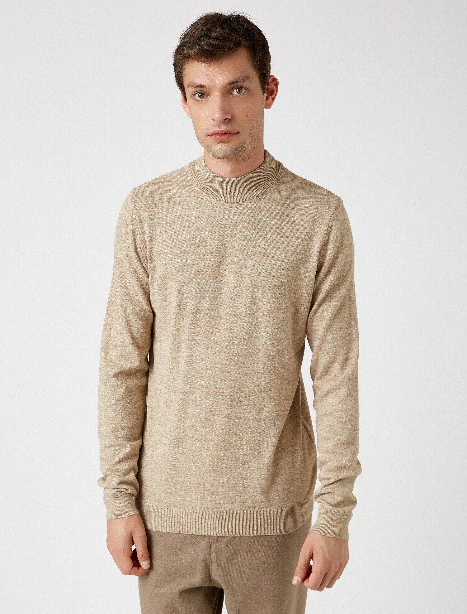   Uzun Kollu Dik Yaka Triko Kazak