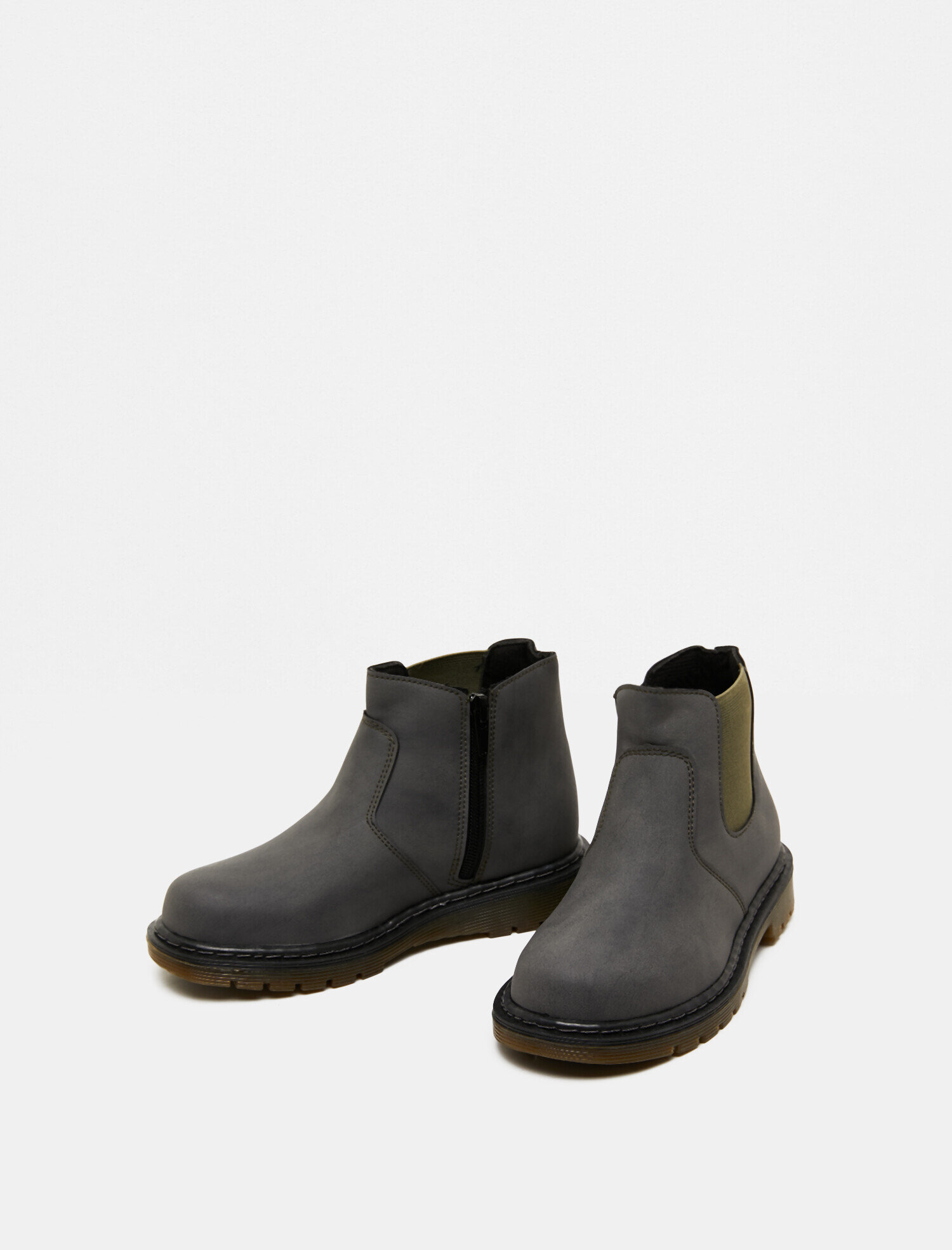  Erkek Çocuk Bağcıksız Bot